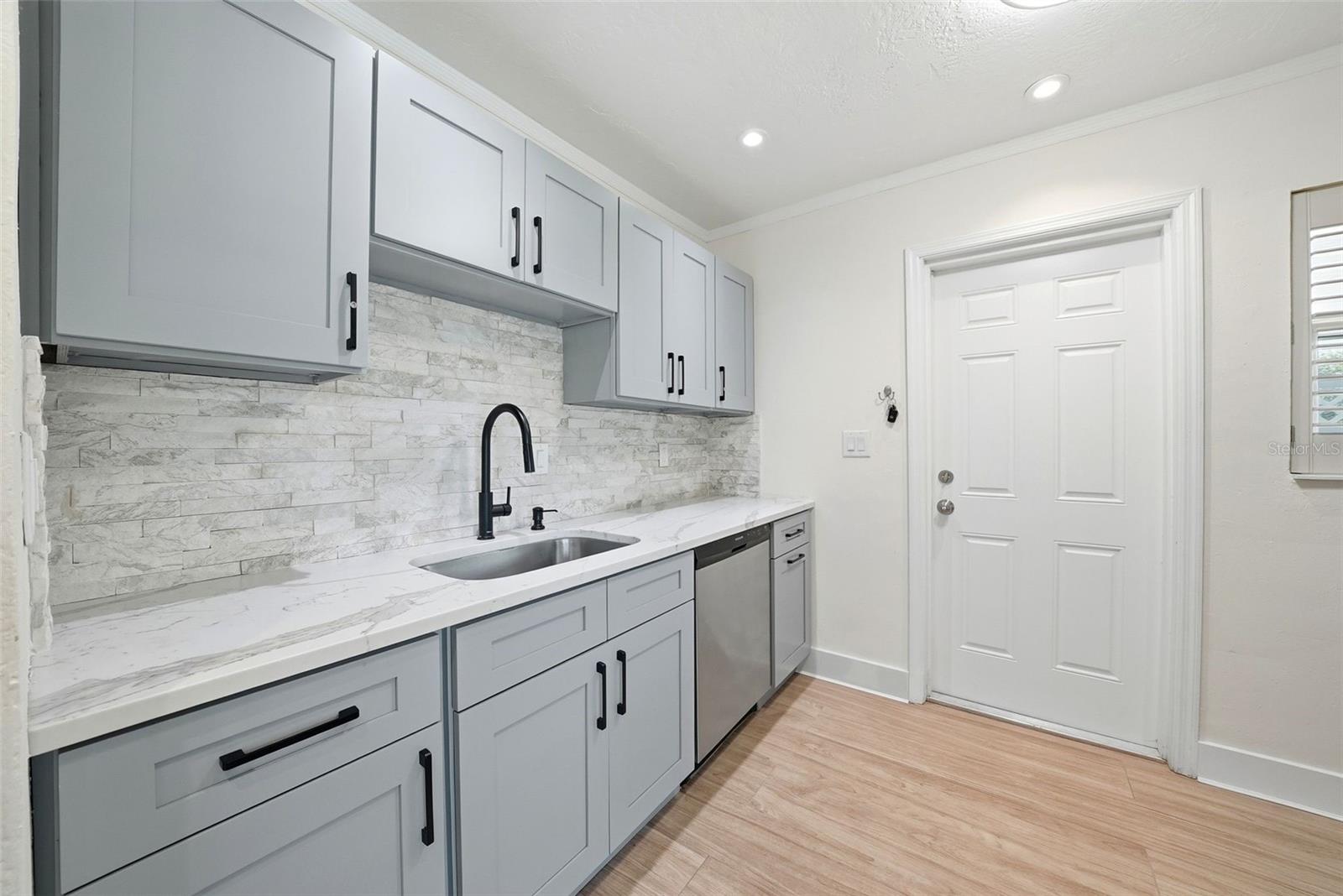 Image 14 of 42 For 471 42nd Avenue Ne