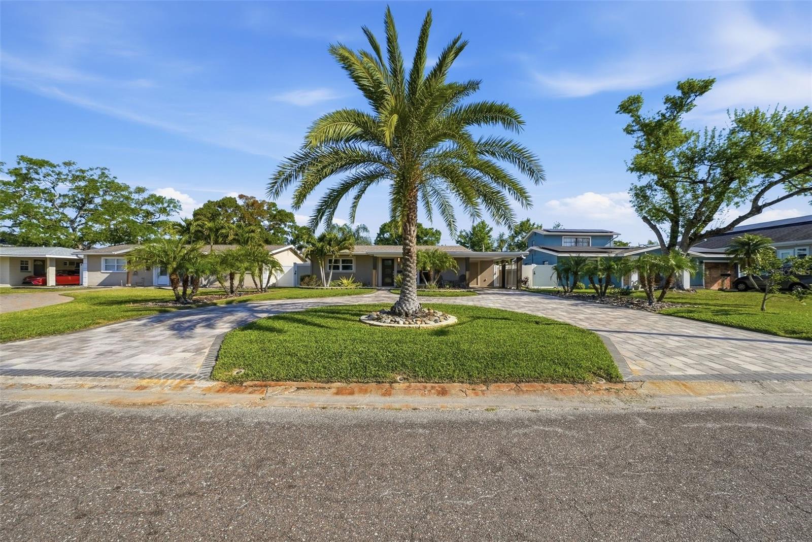 Image 3 of 42 For 471 42nd Avenue Ne