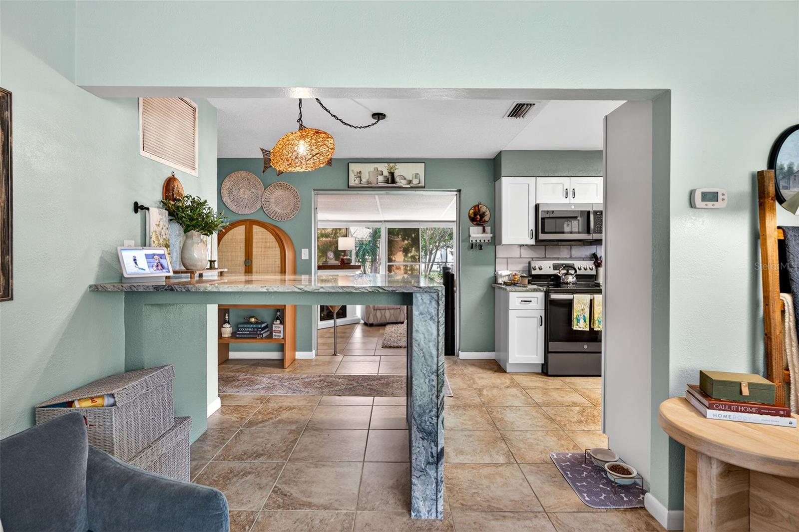 Image 11 of 52 For 9925 47th Avenue N