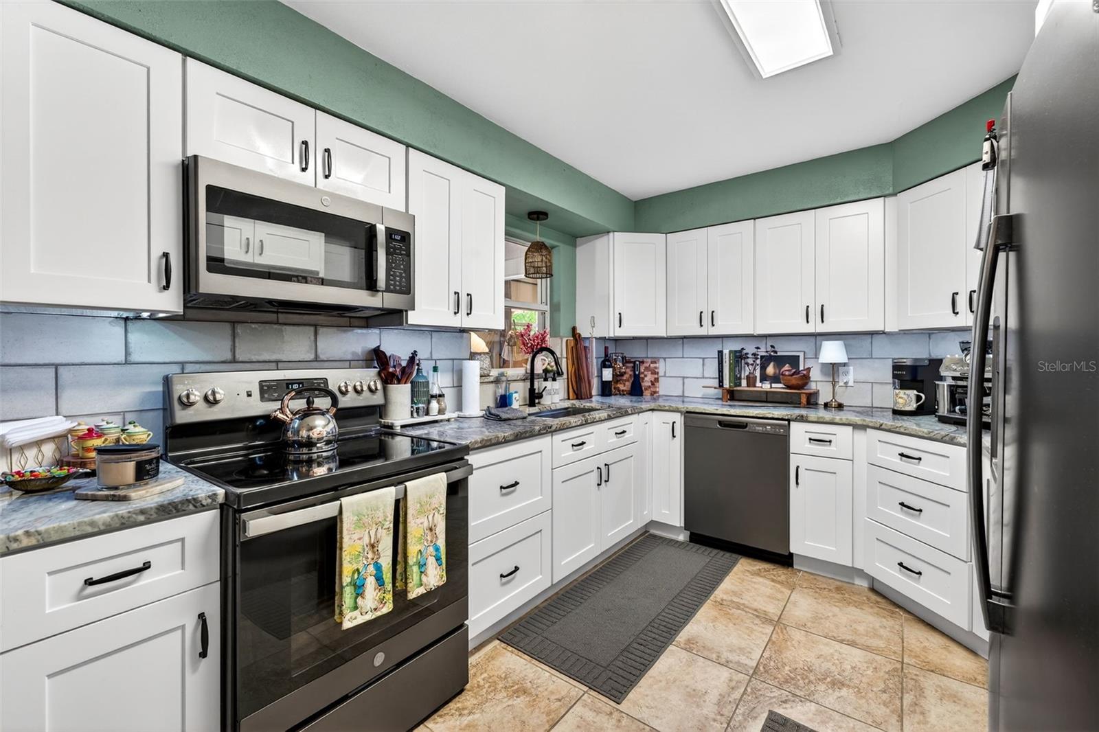 Image 15 of 52 For 9925 47th Avenue N