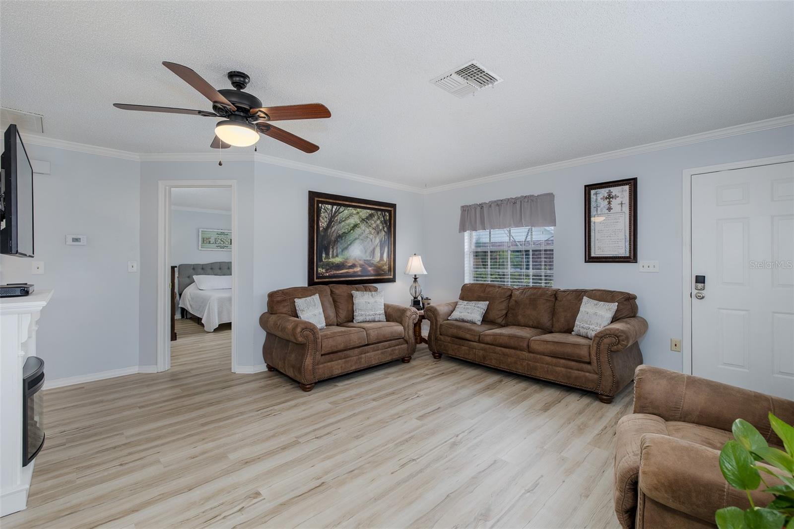 Listing photo id 9 for 6651 Timbercove Lane