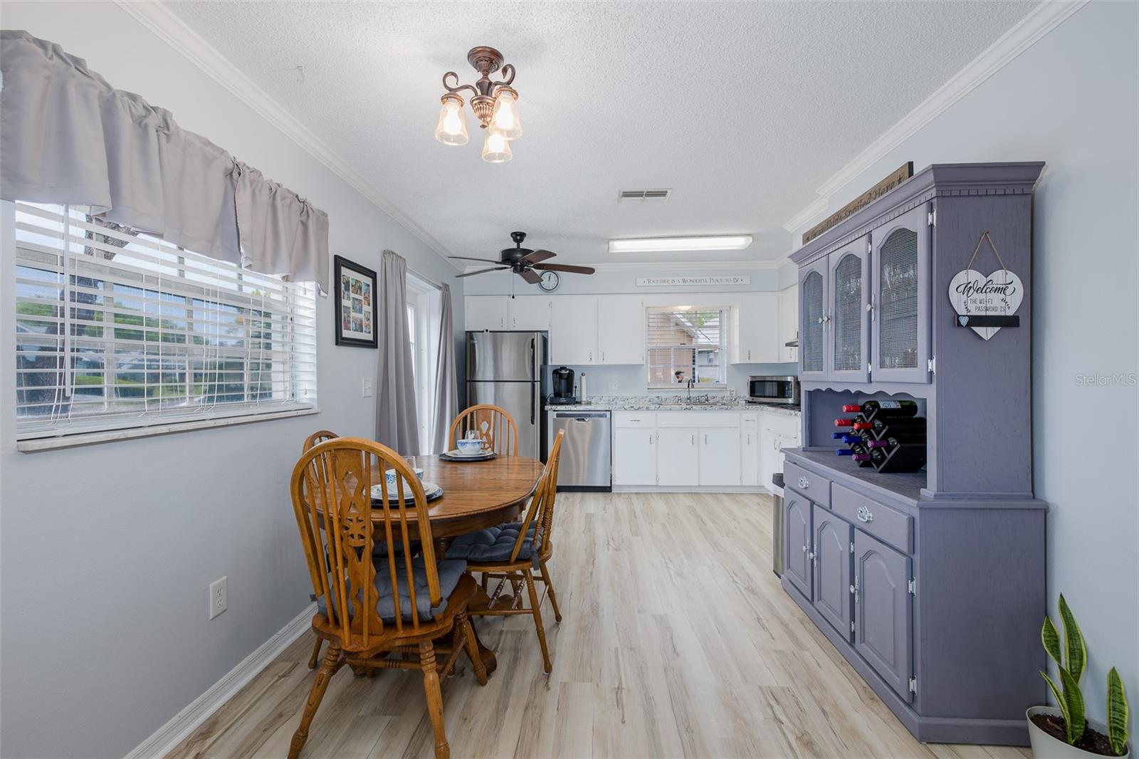 Listing photo id 10 for 6651 Timbercove Lane