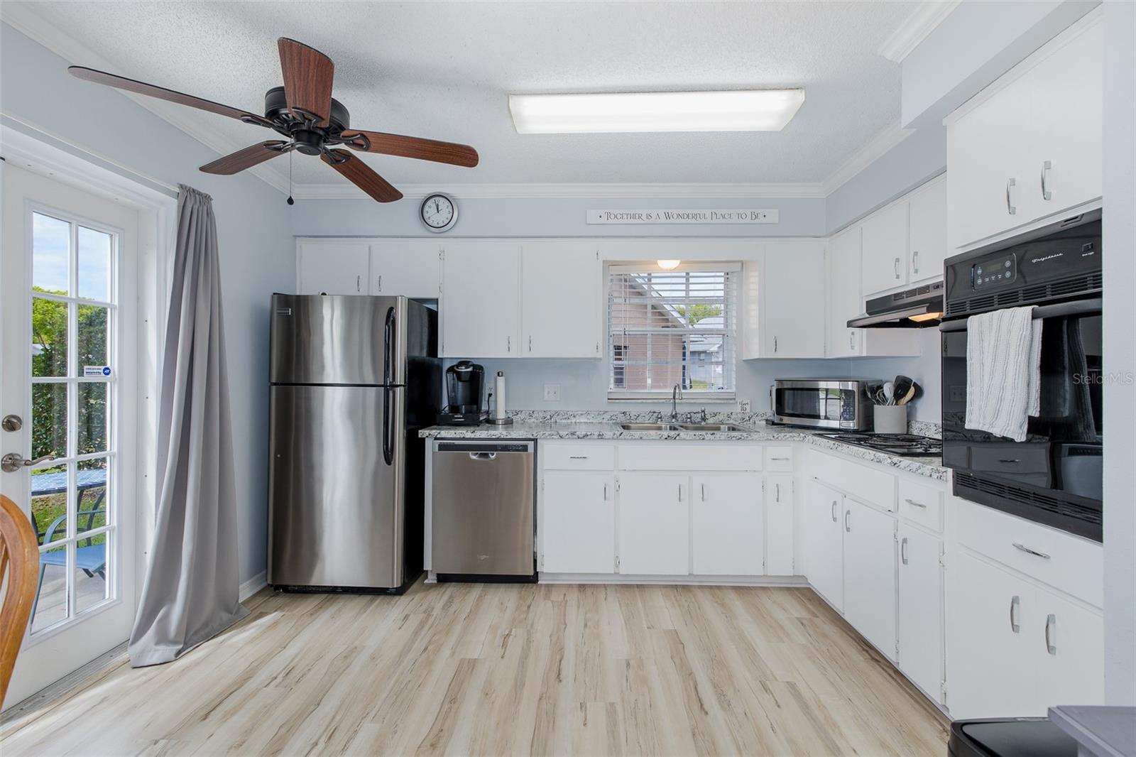 Listing photo id 11 for 6651 Timbercove Lane