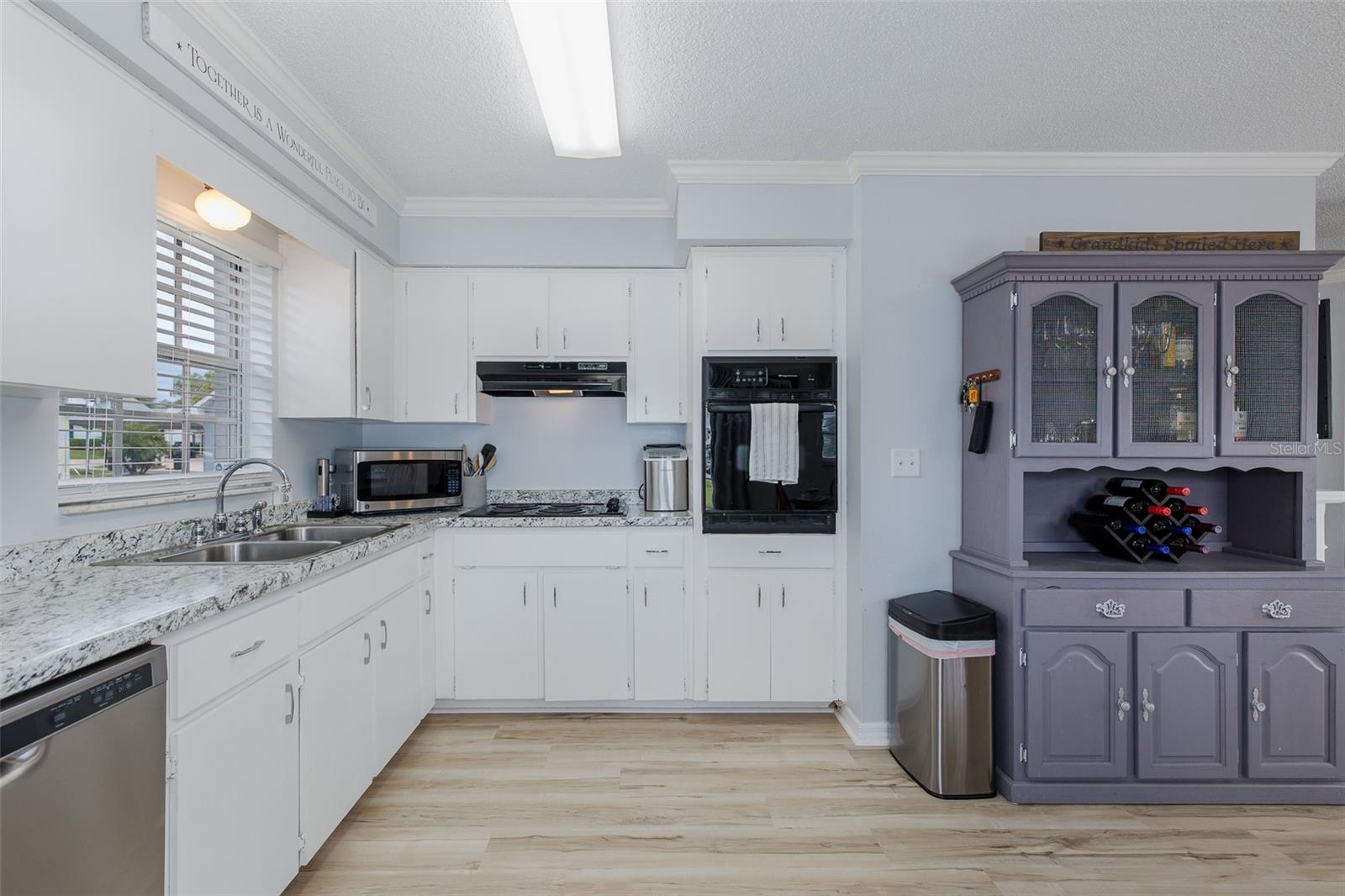 Listing photo id 13 for 6651 Timbercove Lane