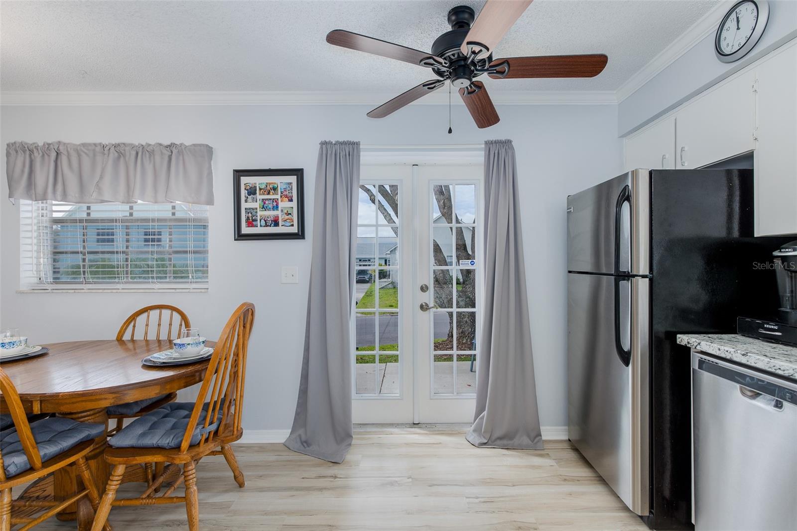 Listing photo id 14 for 6651 Timbercove Lane