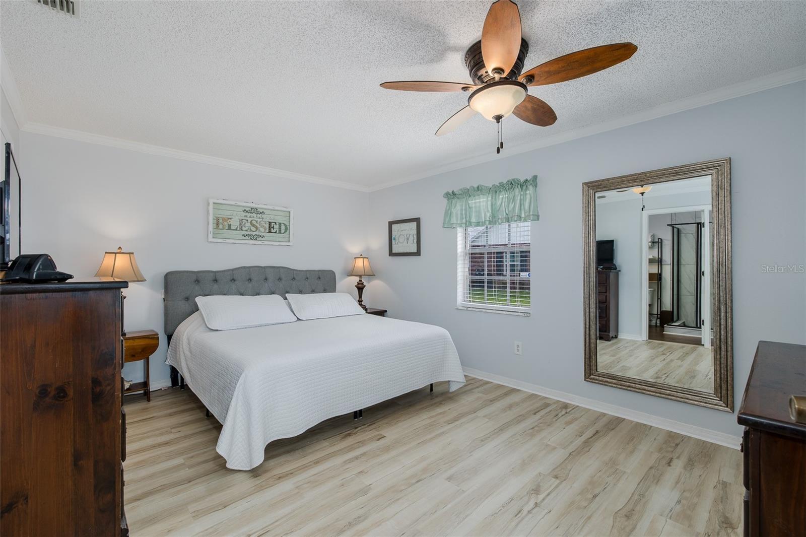 Listing photo id 16 for 6651 Timbercove Lane