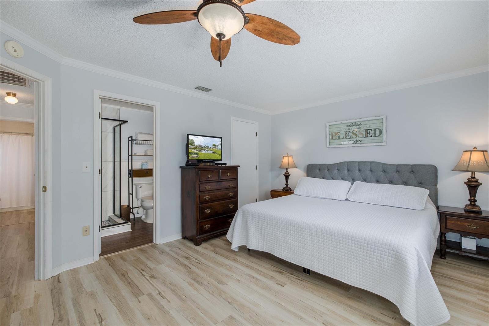 Listing photo id 17 for 6651 Timbercove Lane