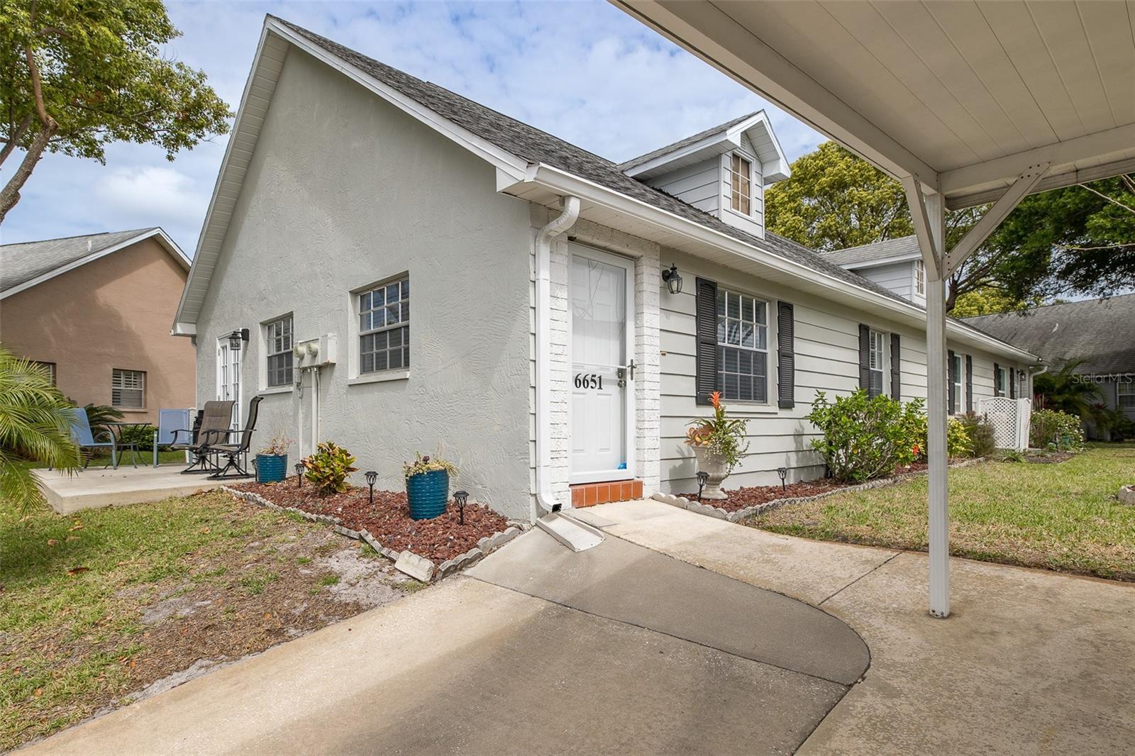 Listing photo id 1 for 6651 Timbercove Lane