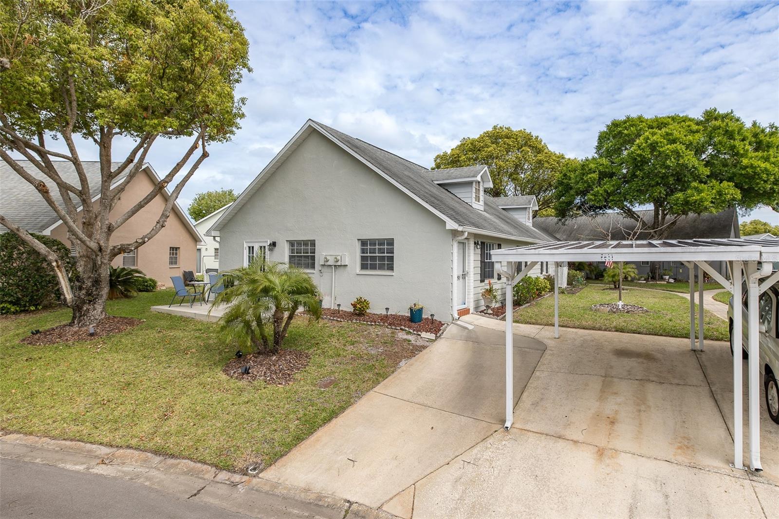 Listing photo id 2 for 6651 Timbercove Lane