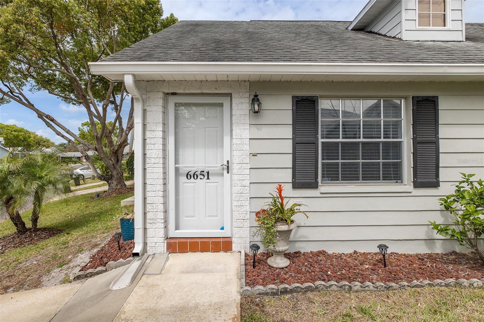 Listing photo id 4 for 6651 Timbercove Lane