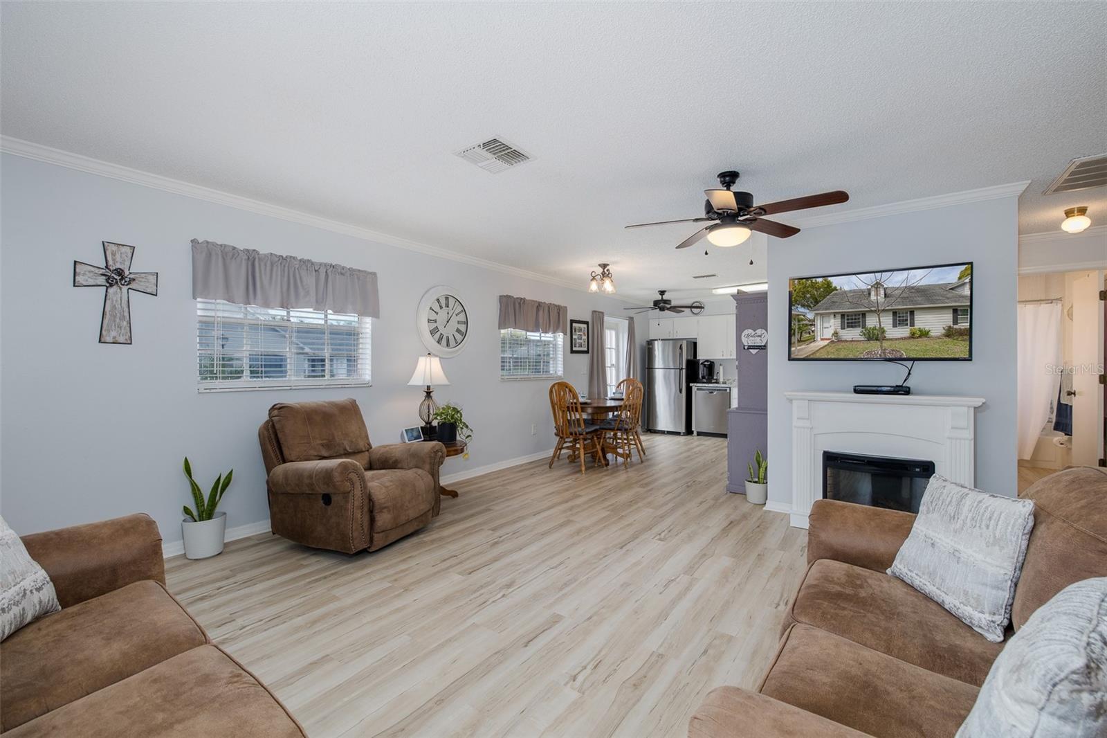 Listing photo id 6 for 6651 Timbercove Lane