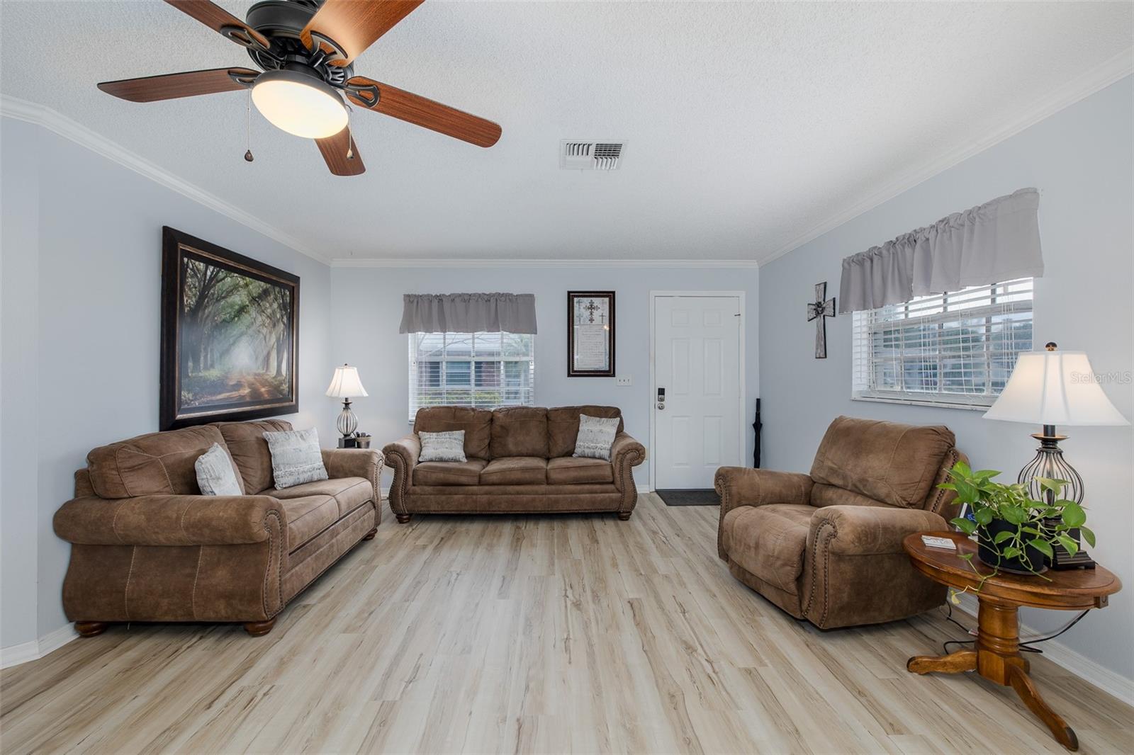 Listing photo id 7 for 6651 Timbercove Lane