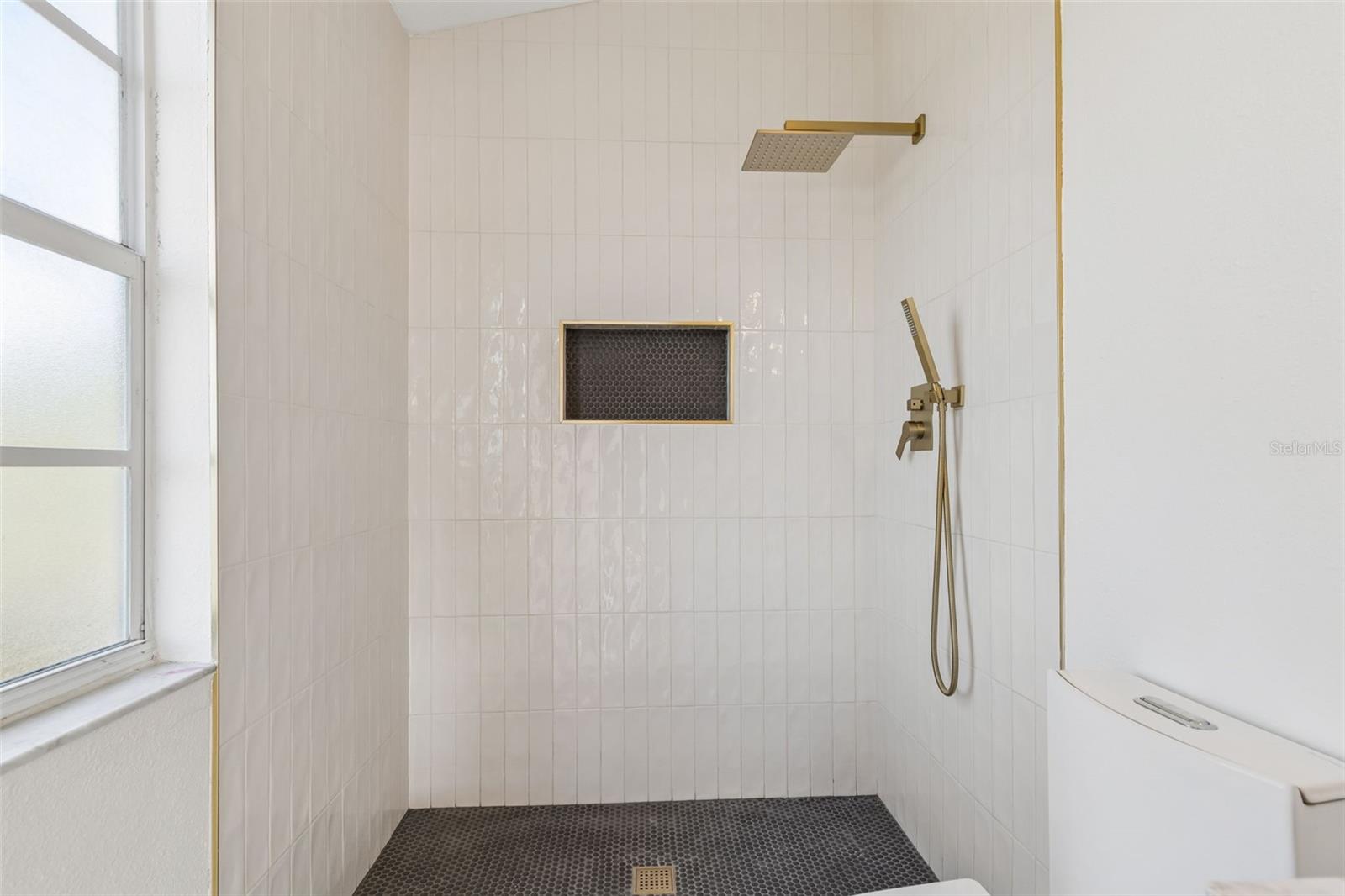 Image 43 of 77 For 6054 54th Street N