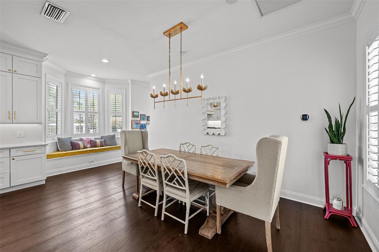 Listing photo id 8 for 11 Formosa Avenue