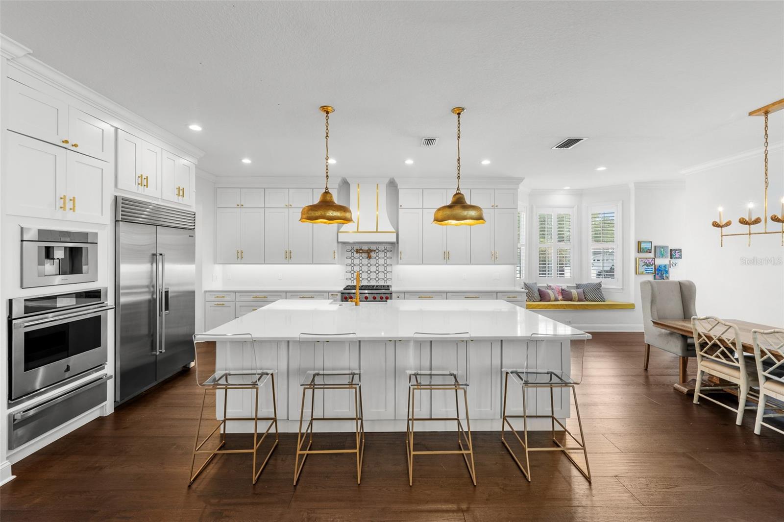 Listing photo id 9 for 11 Formosa Avenue