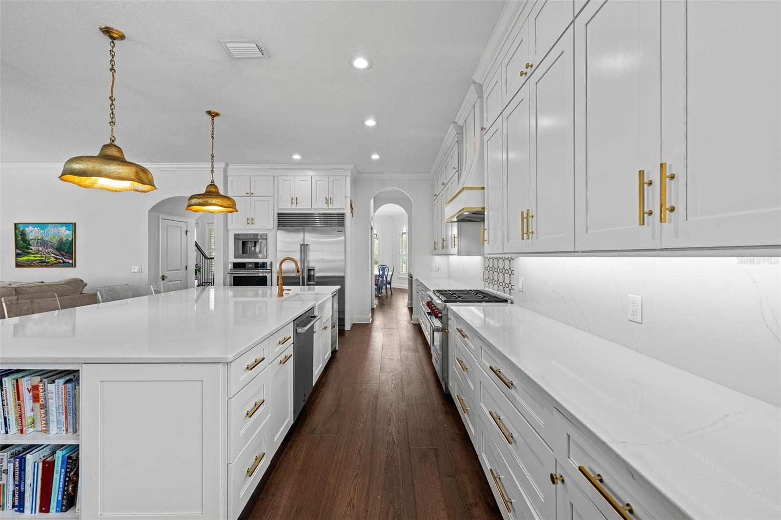 Listing photo id 10 for 11 Formosa Avenue