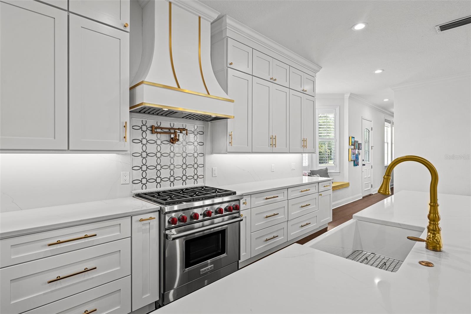 Listing photo id 11 for 11 Formosa Avenue