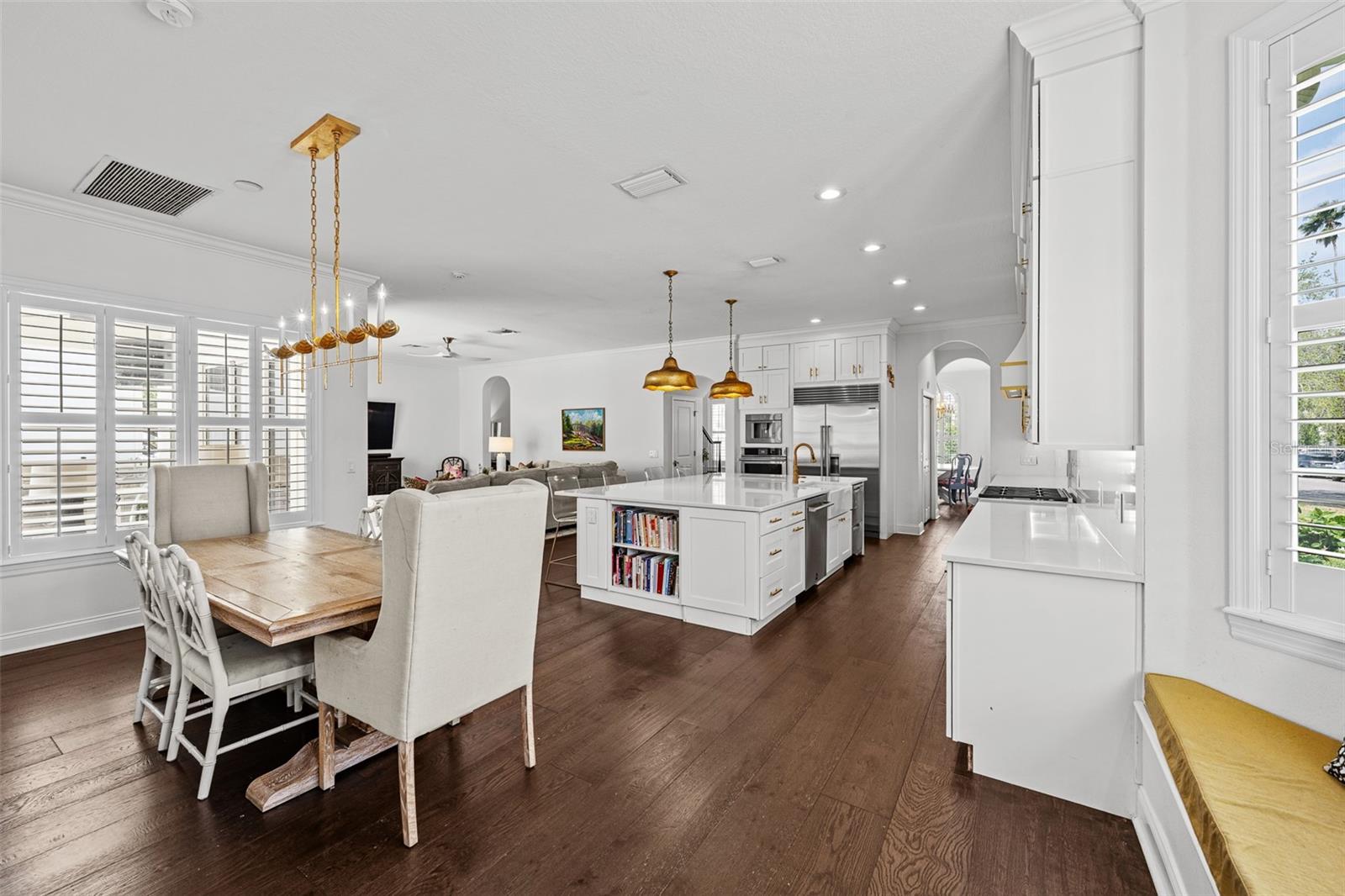 Listing photo id 13 for 11 Formosa Avenue