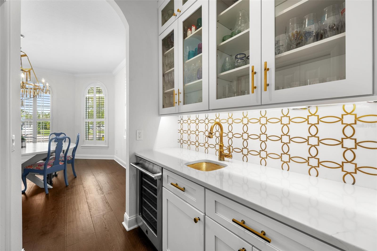 Listing photo id 15 for 11 Formosa Avenue