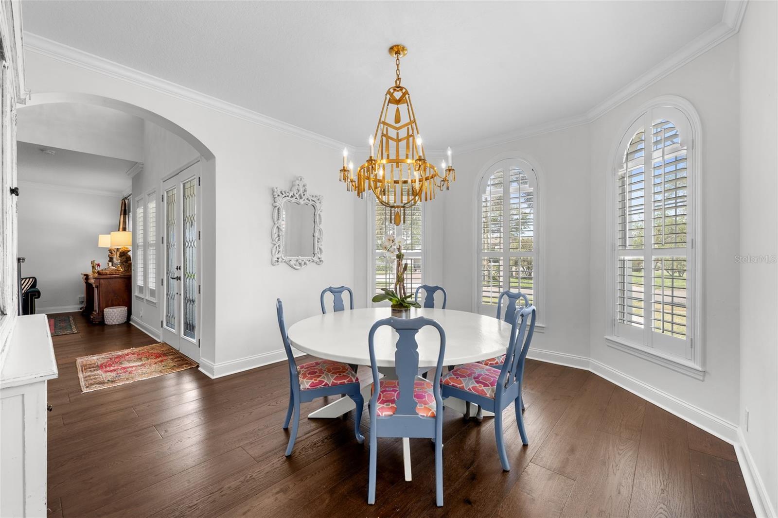 Listing photo id 17 for 11 Formosa Avenue