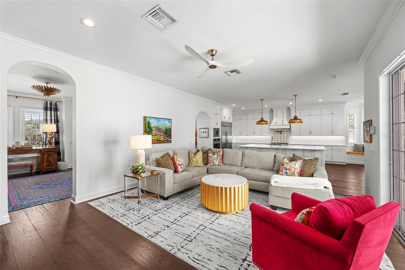 Listing photo id 21 for 11 Formosa Avenue