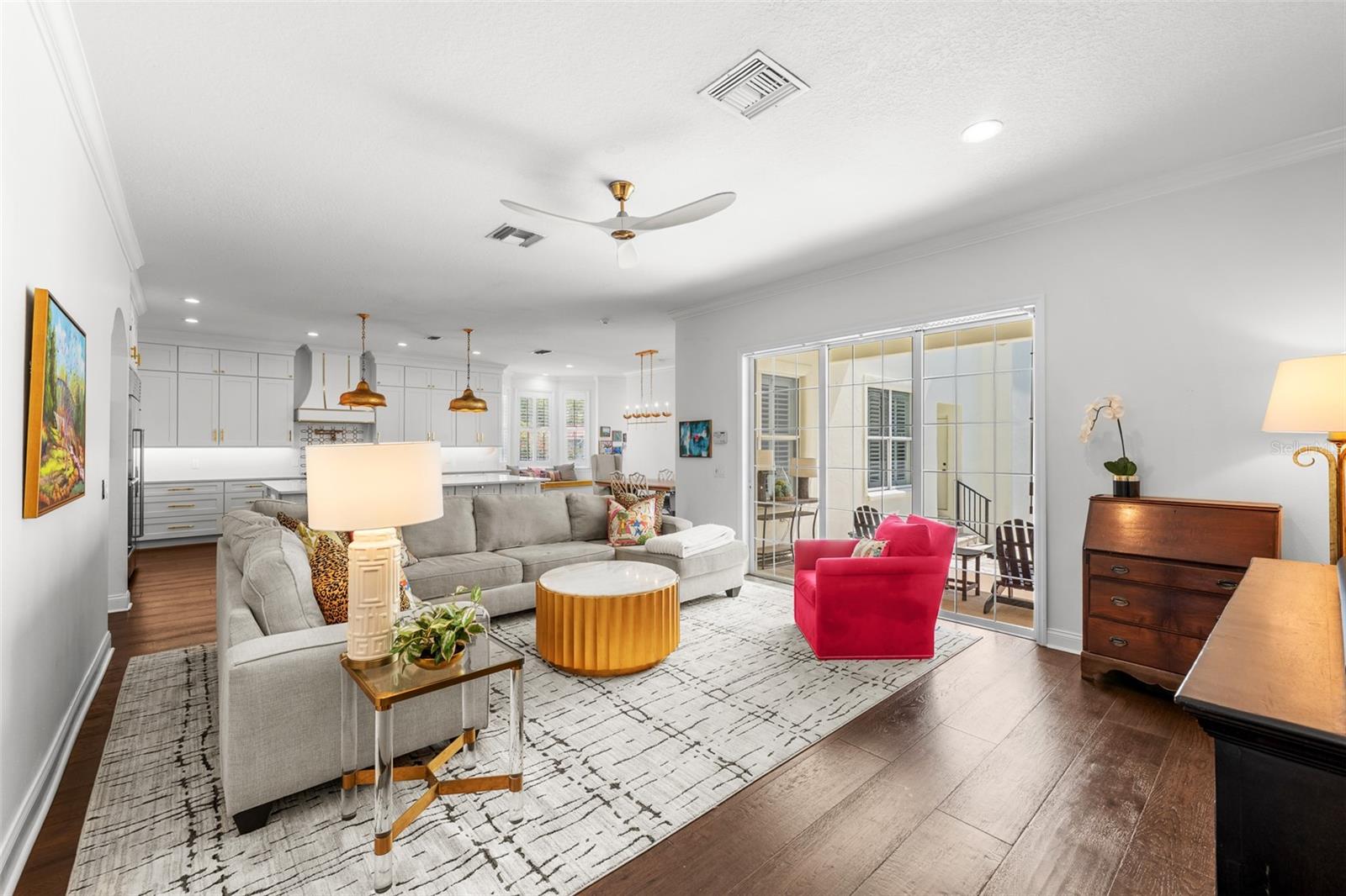 Listing photo id 22 for 11 Formosa Avenue