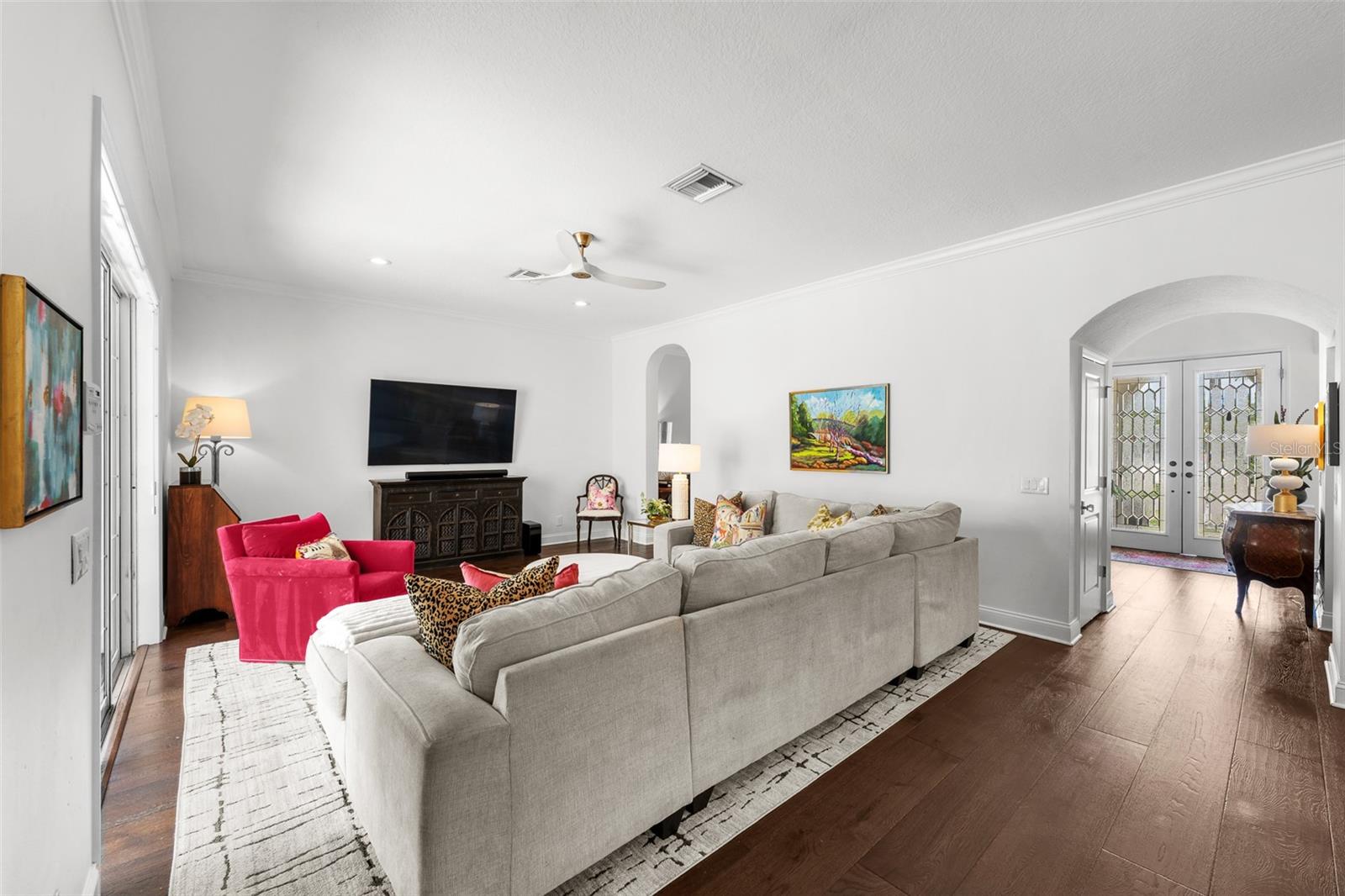 Listing photo id 23 for 11 Formosa Avenue