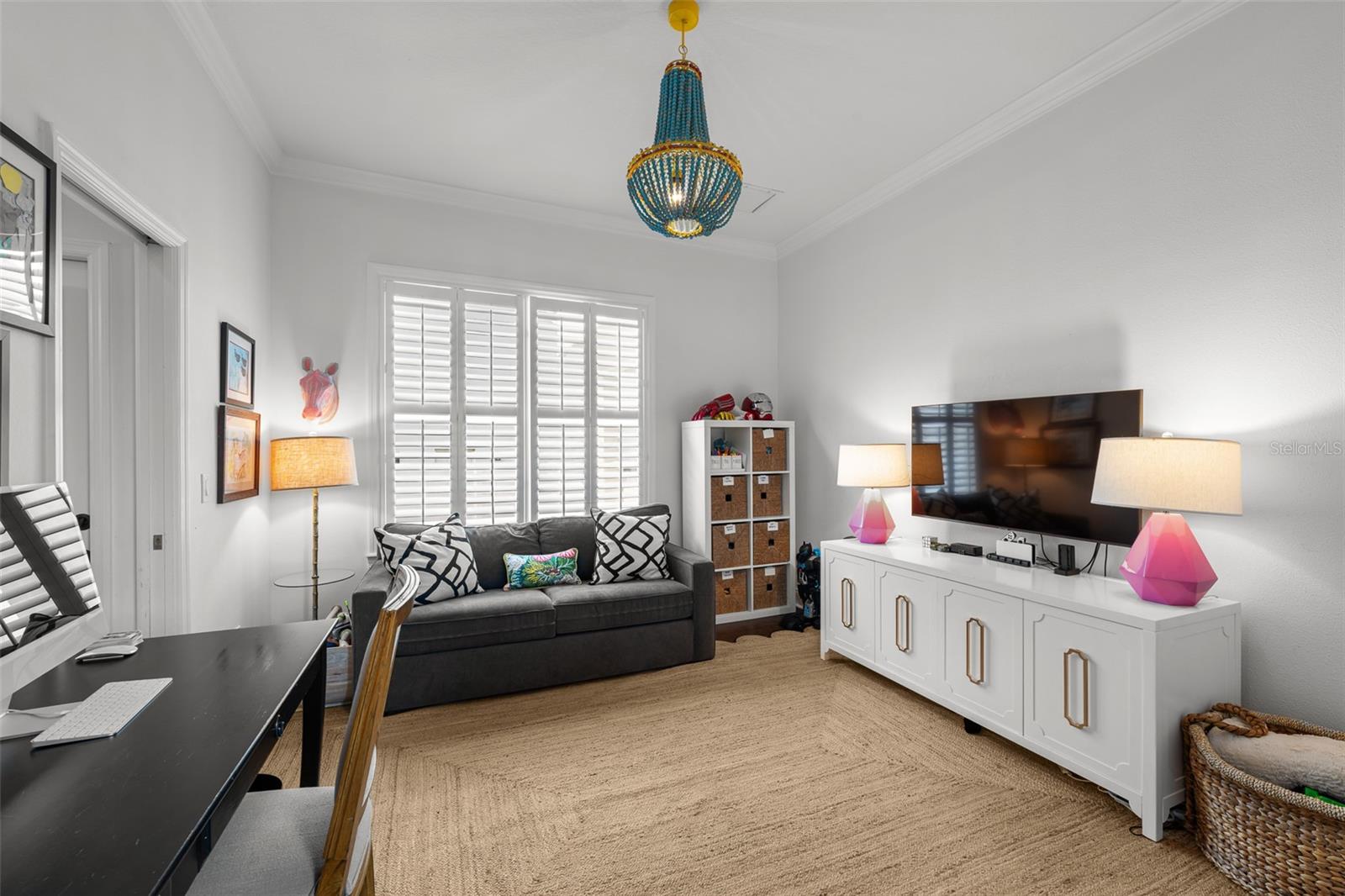 Listing photo id 24 for 11 Formosa Avenue