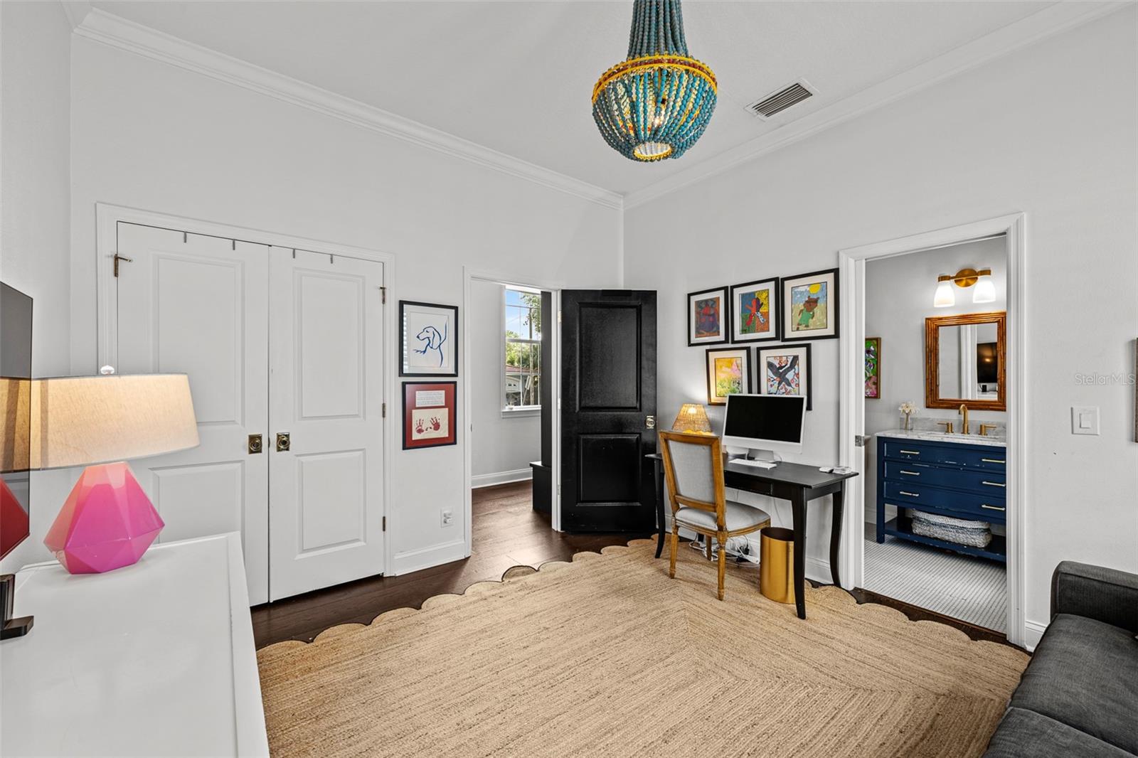 Listing photo id 25 for 11 Formosa Avenue