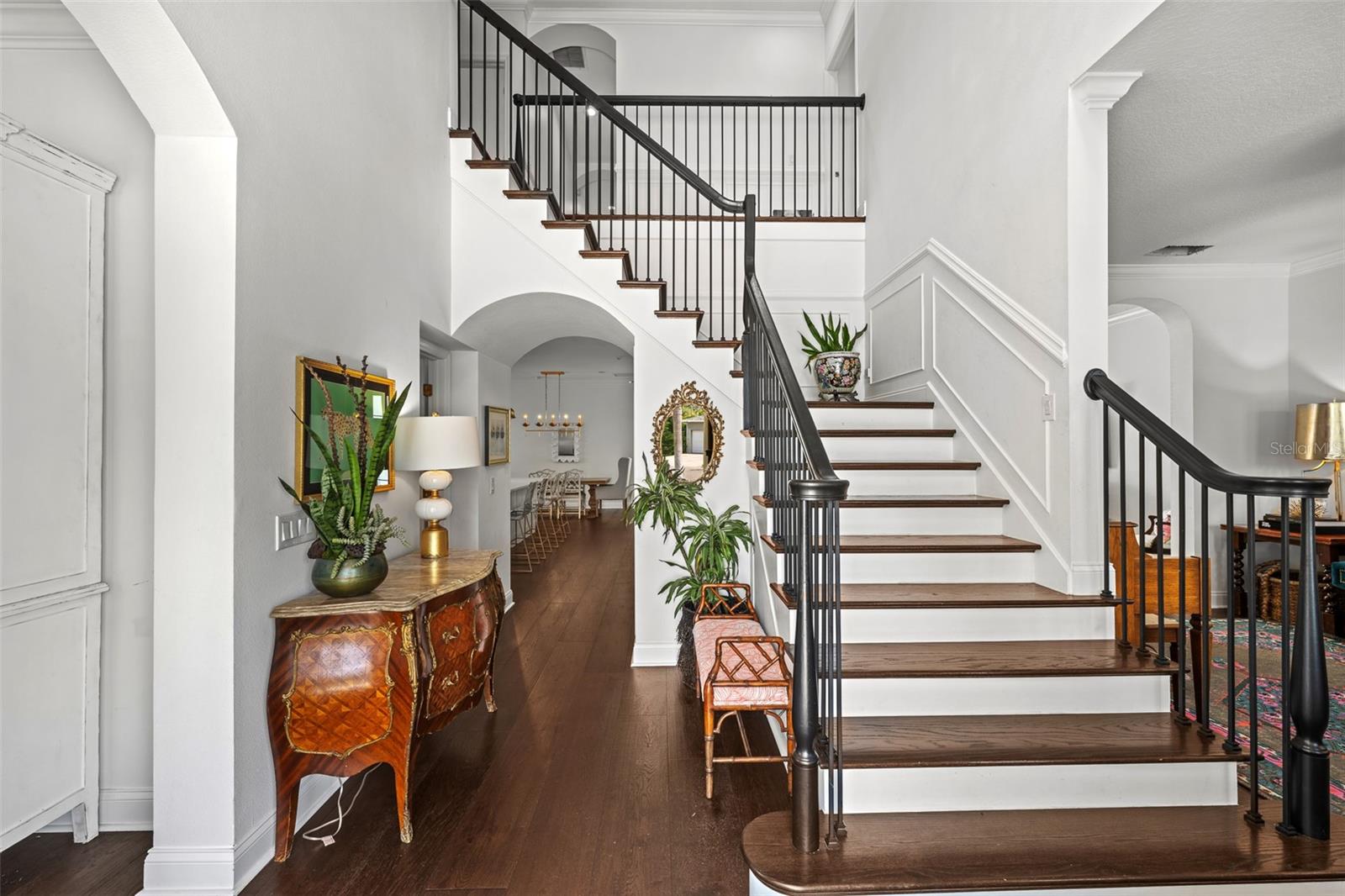 Listing photo id 1 for 11 Formosa Avenue