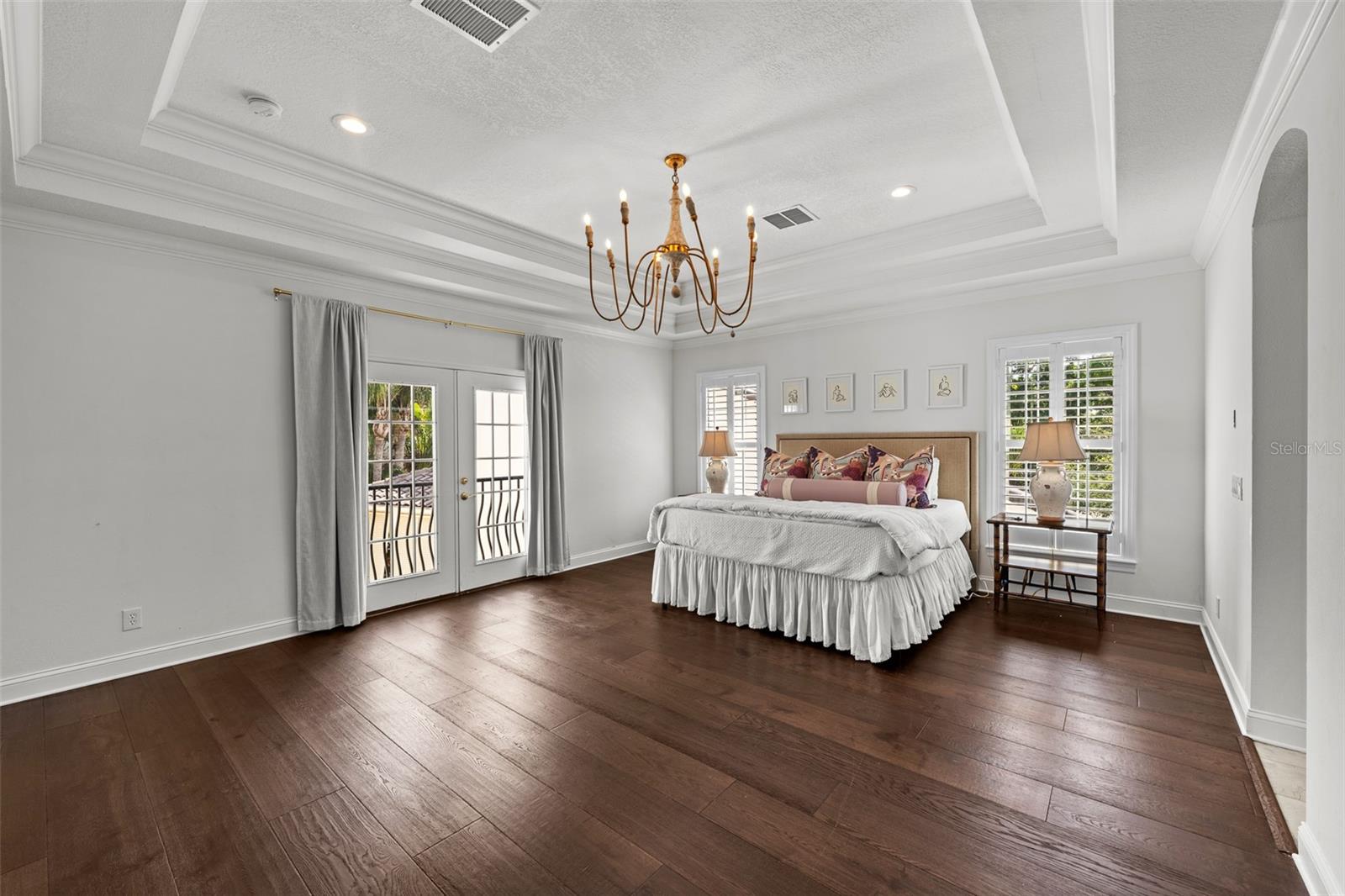 Listing photo id 28 for 11 Formosa Avenue