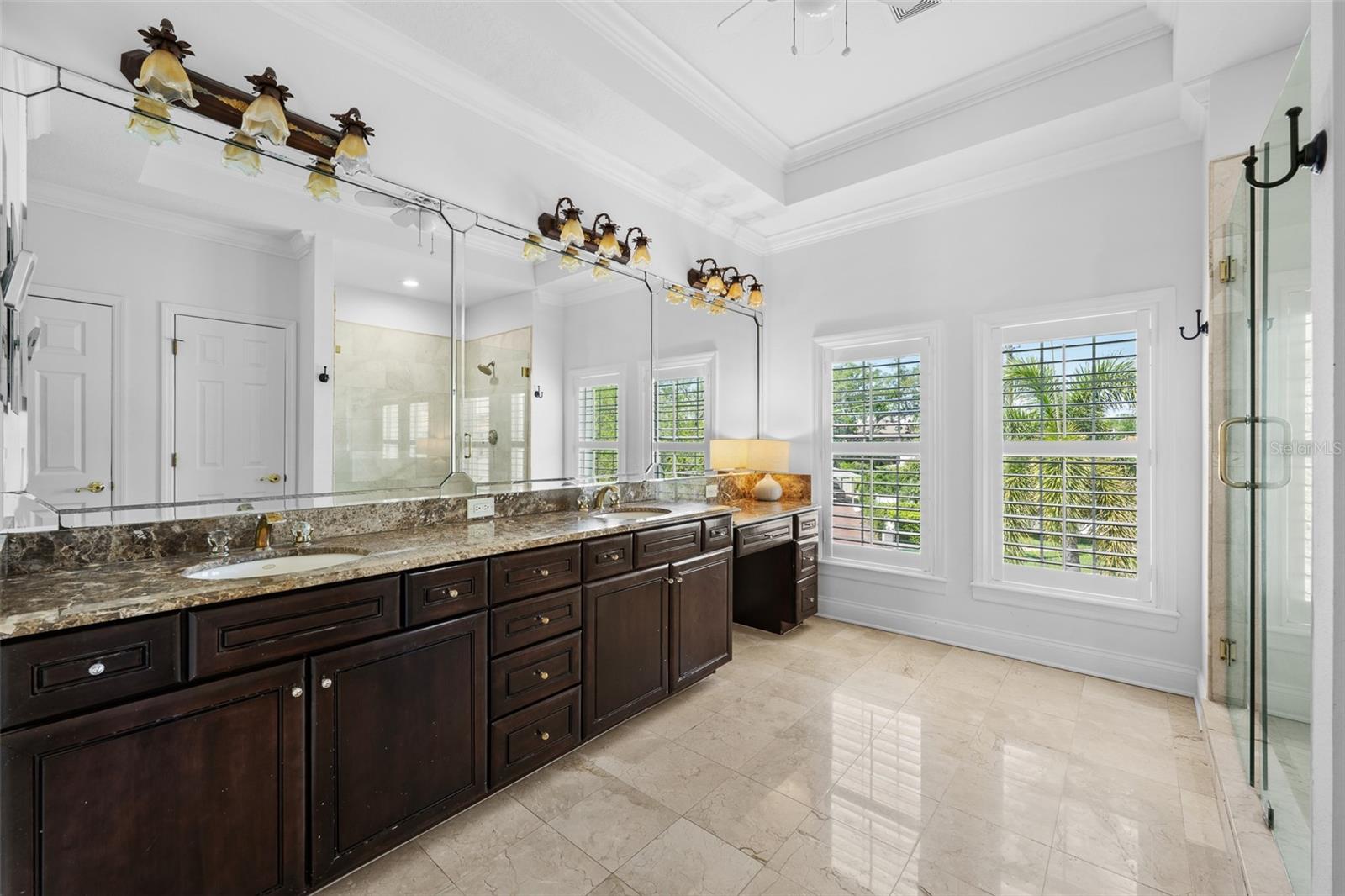 Listing photo id 29 for 11 Formosa Avenue