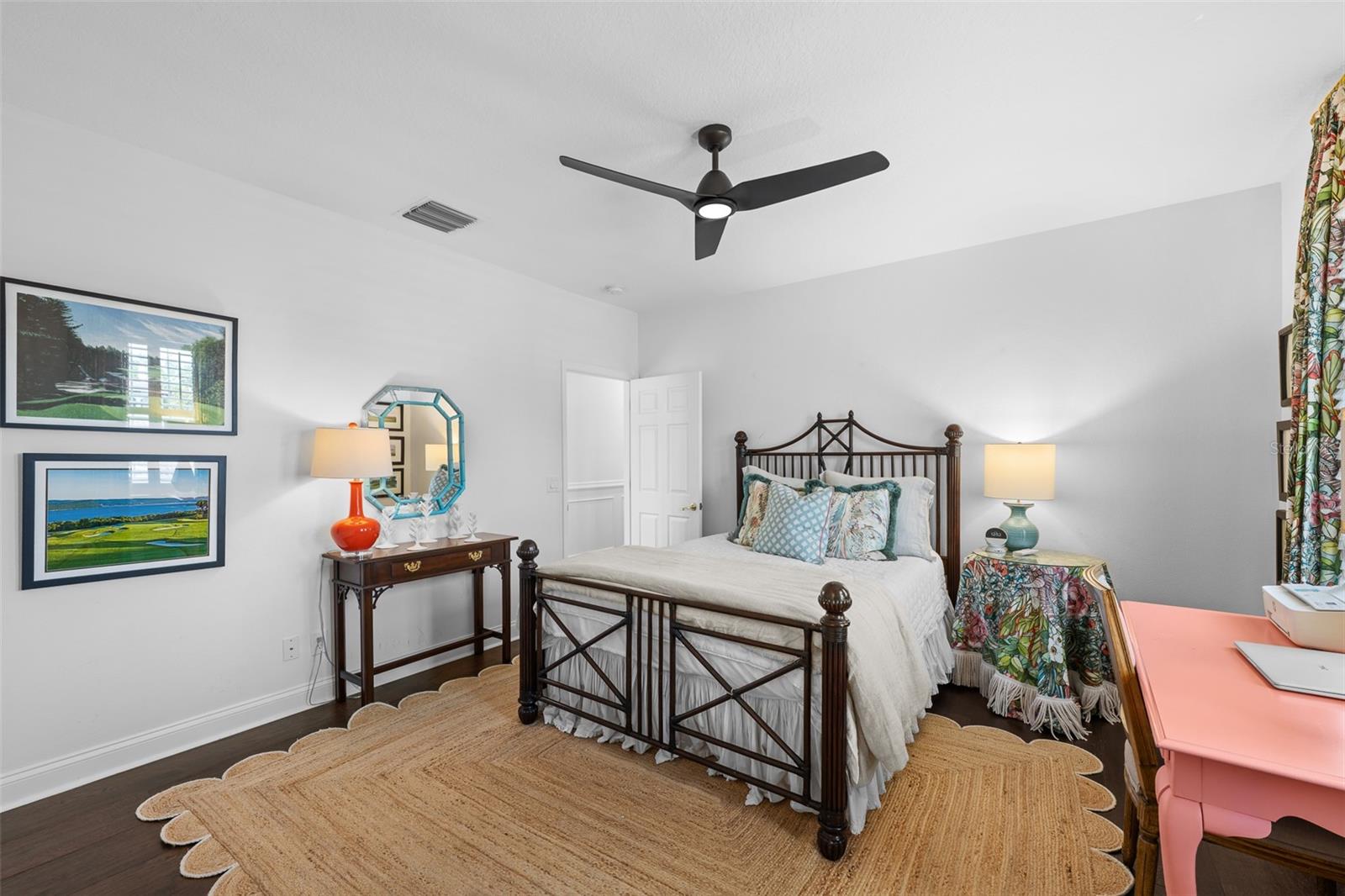 Listing photo id 31 for 11 Formosa Avenue