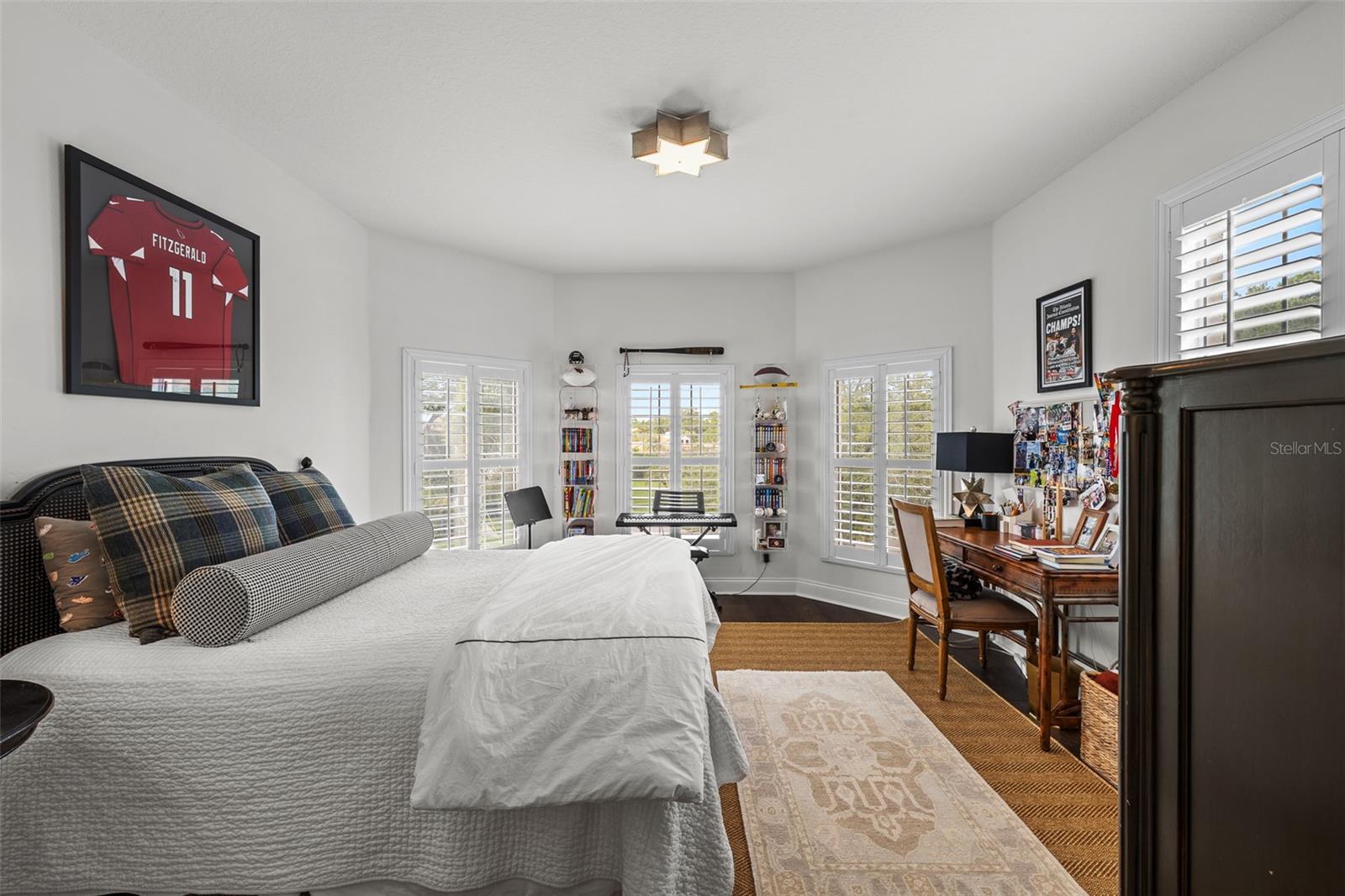 Listing photo id 33 for 11 Formosa Avenue