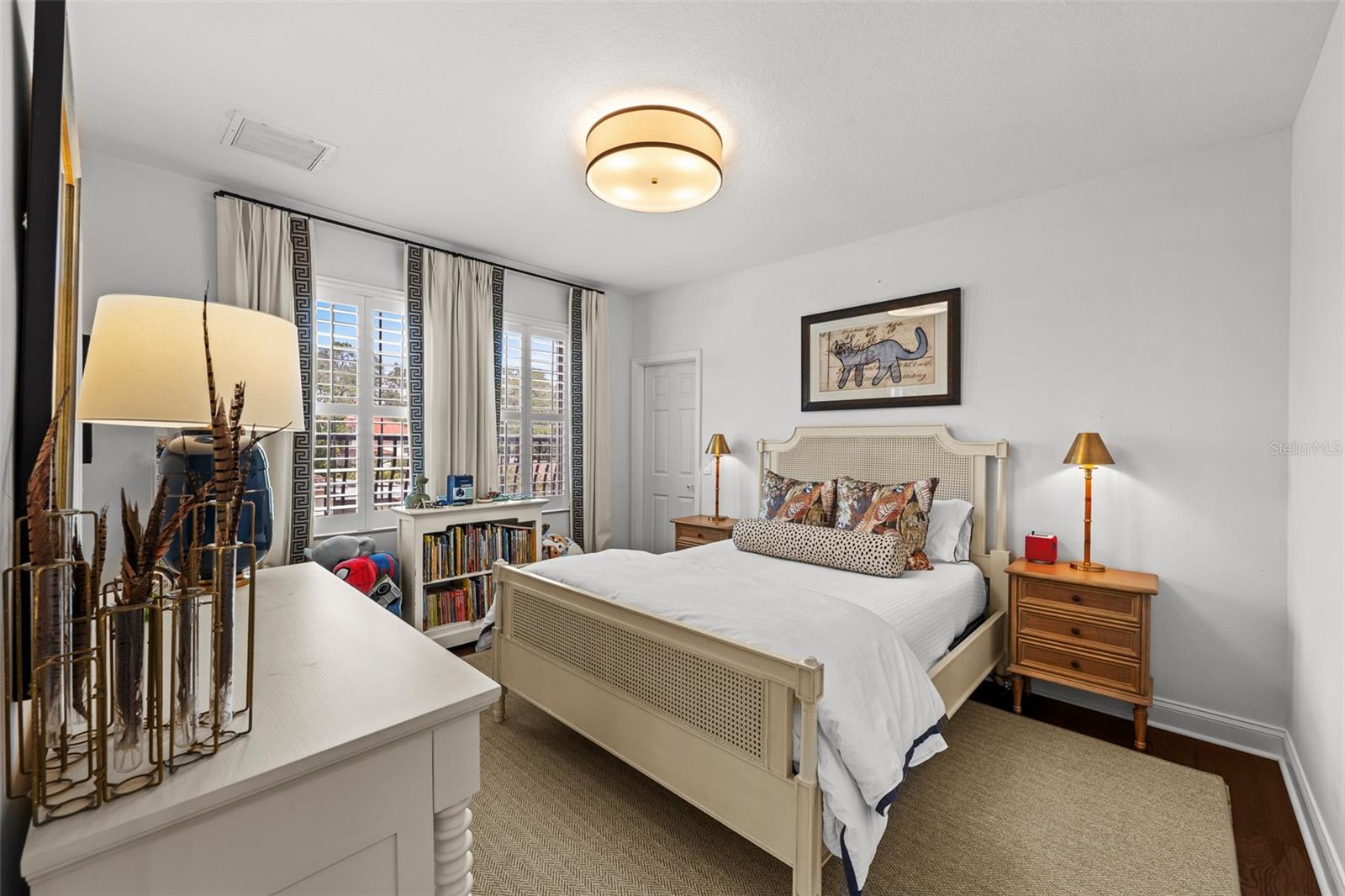 Listing photo id 37 for 11 Formosa Avenue