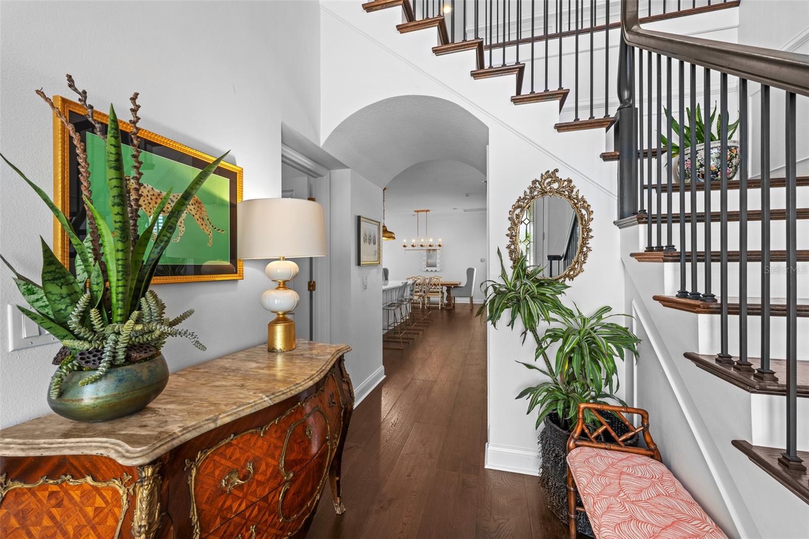 Listing photo id 2 for 11 Formosa Avenue