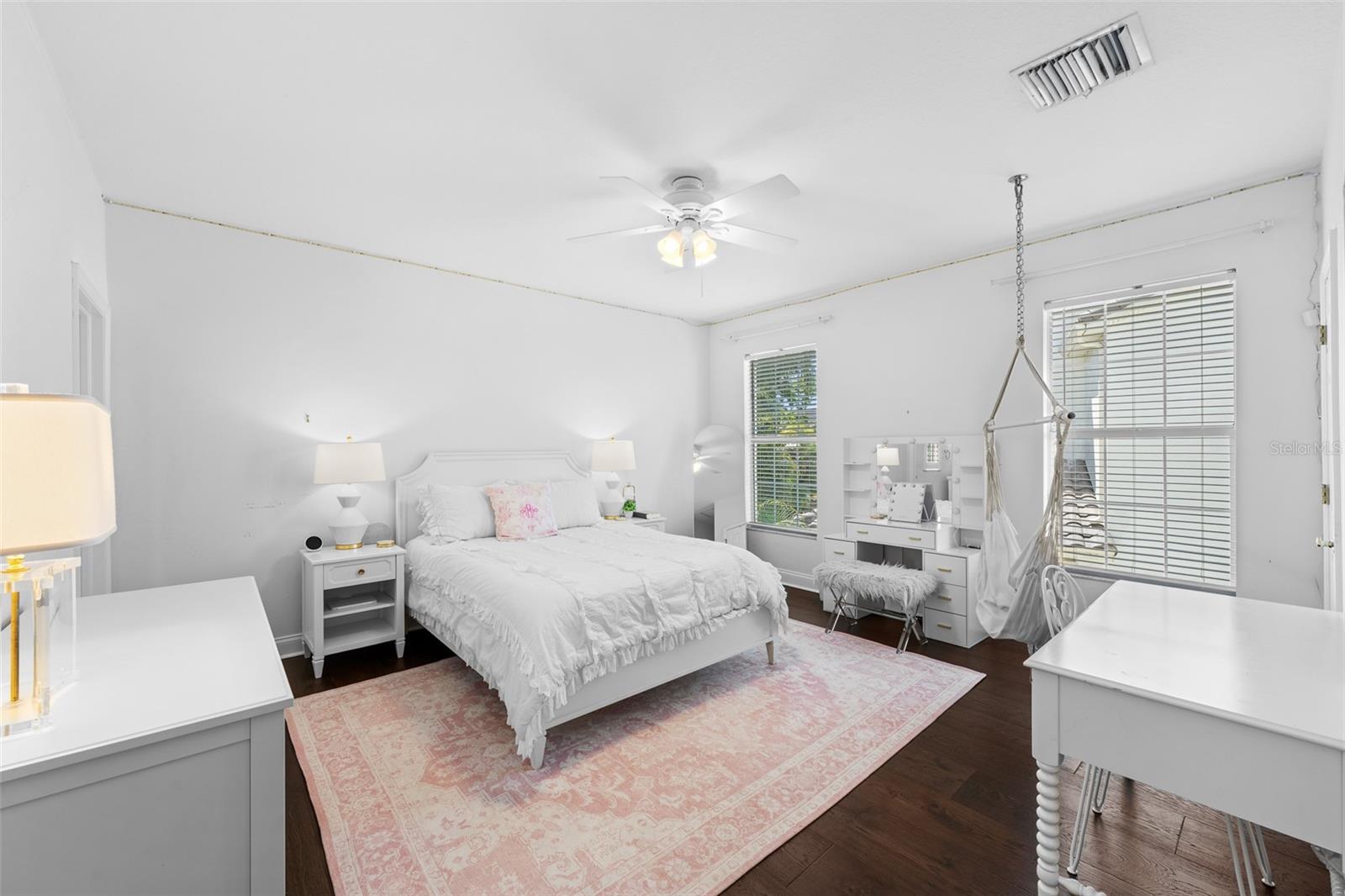 Listing photo id 38 for 11 Formosa Avenue