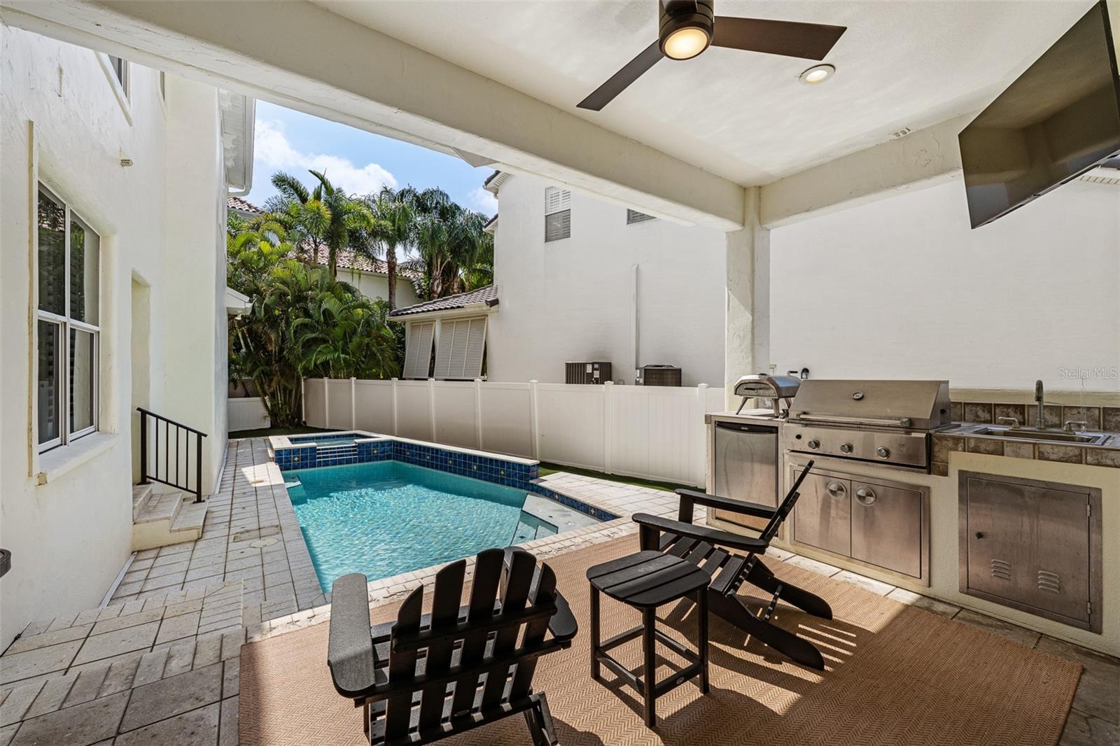 Listing photo id 41 for 11 Formosa Avenue