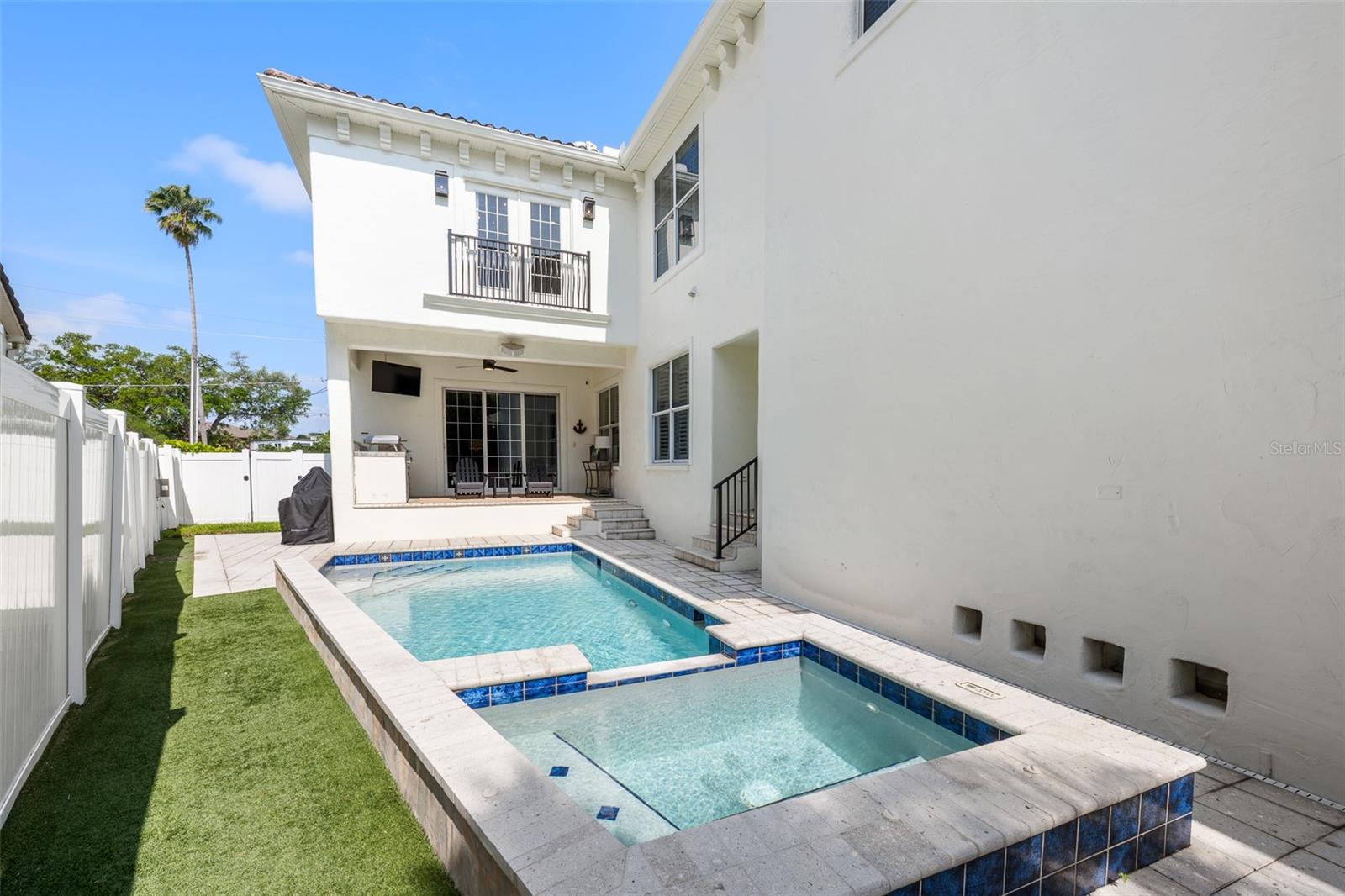 Listing photo id 42 for 11 Formosa Avenue