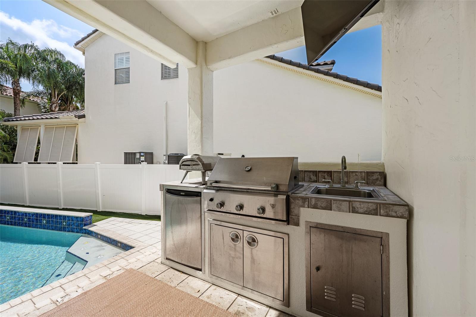 Listing photo id 43 for 11 Formosa Avenue