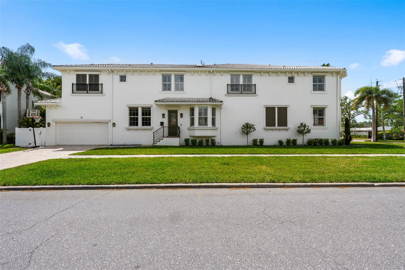 Listing photo id 44 for 11 Formosa Avenue