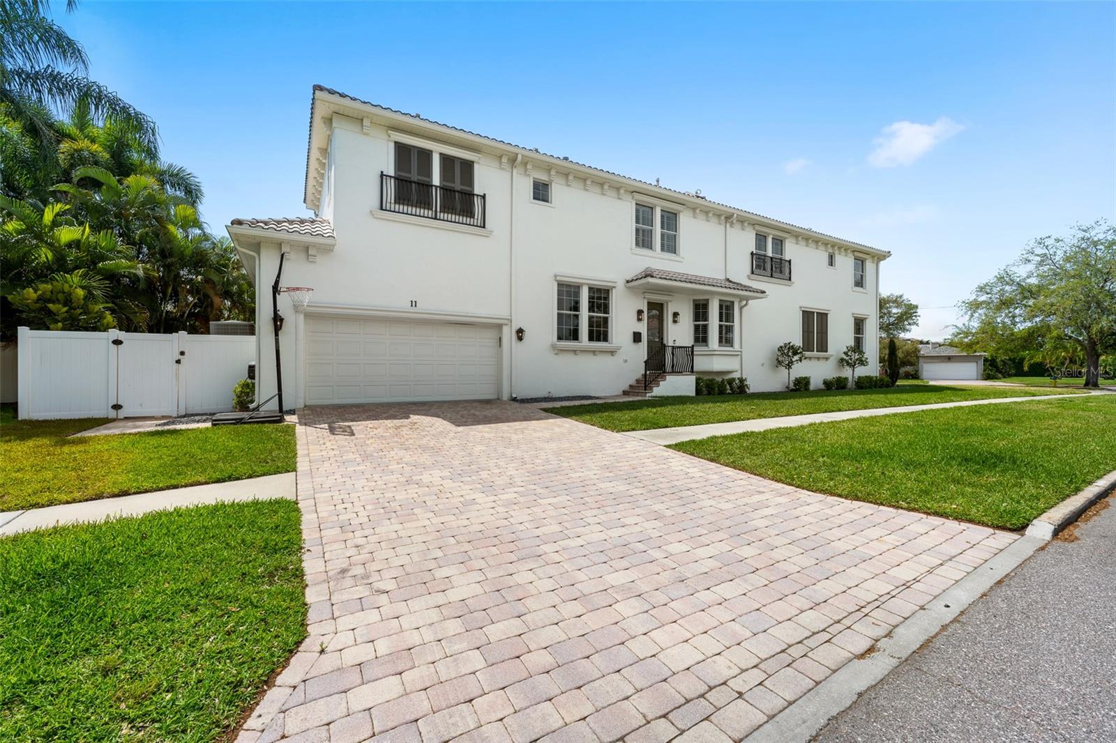 Listing photo id 45 for 11 Formosa Avenue