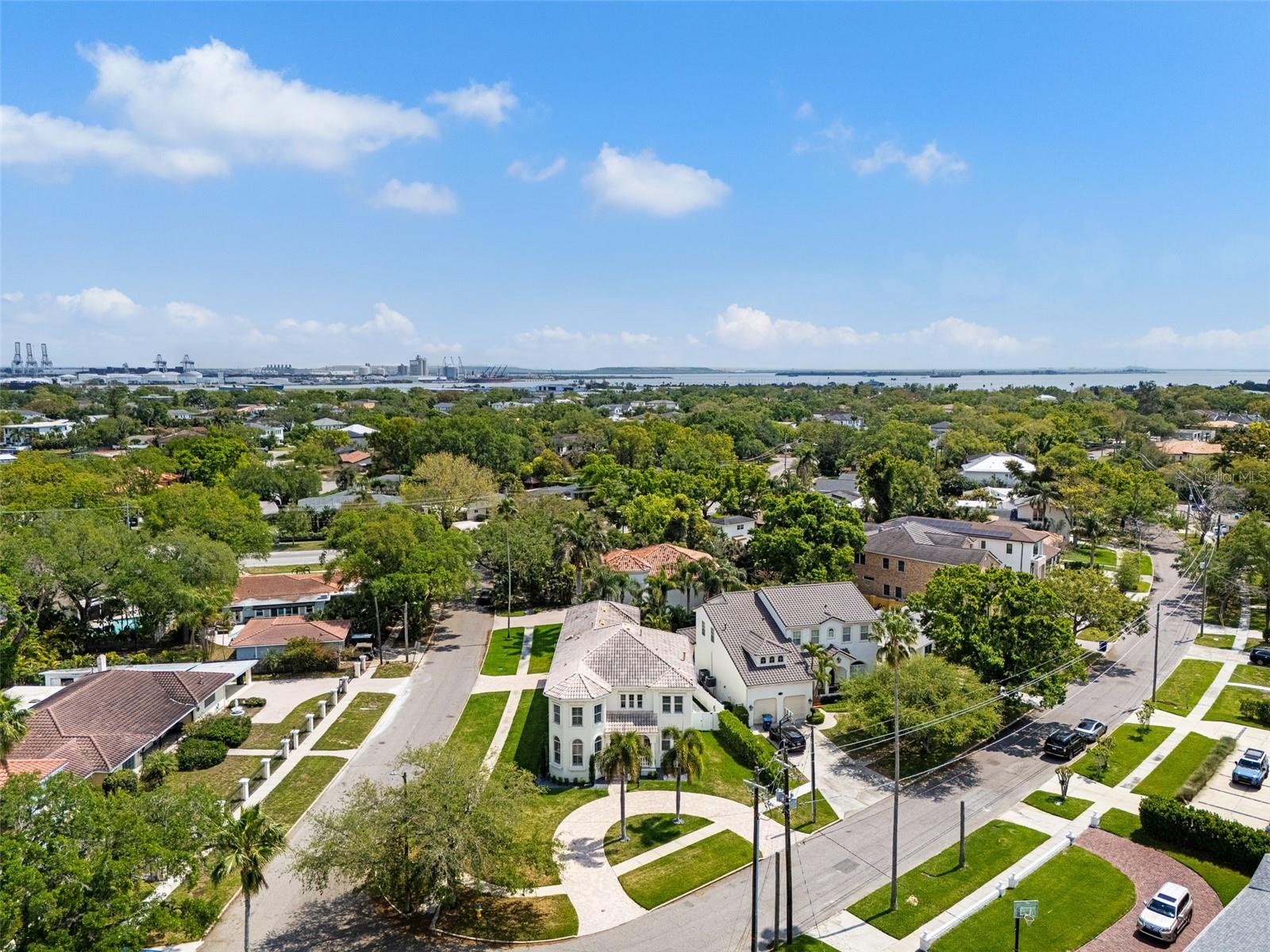 Listing photo id 51 for 11 Formosa Avenue