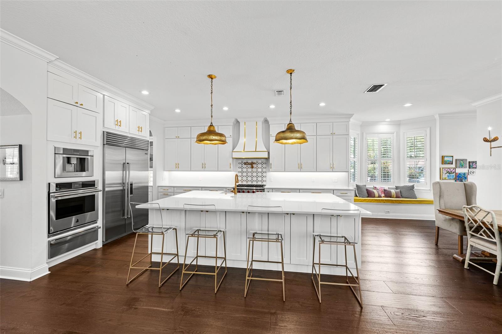 Listing photo id 5 for 11 Formosa Avenue