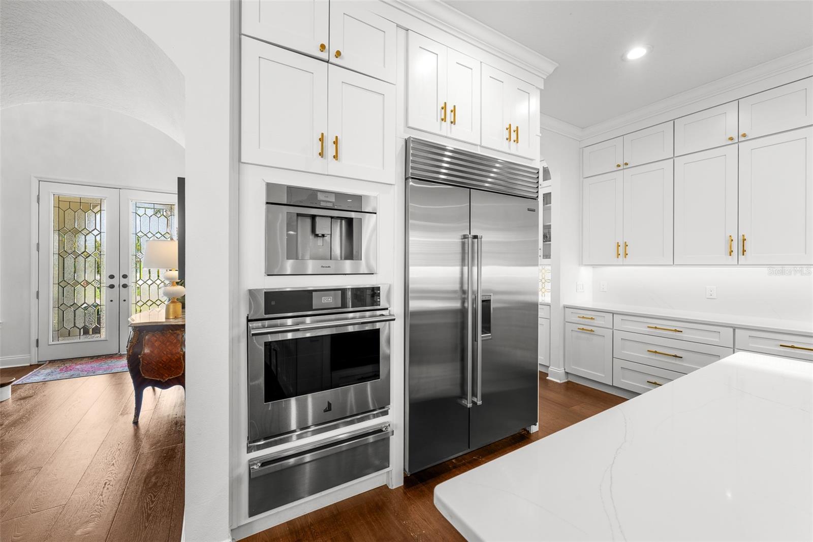 Listing photo id 6 for 11 Formosa Avenue