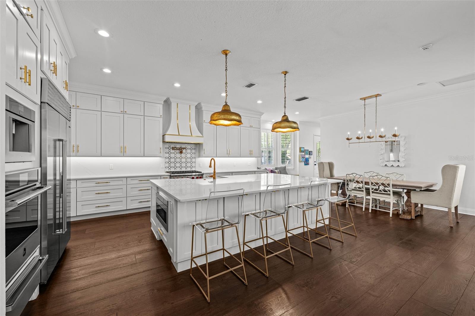 Listing photo id 7 for 11 Formosa Avenue