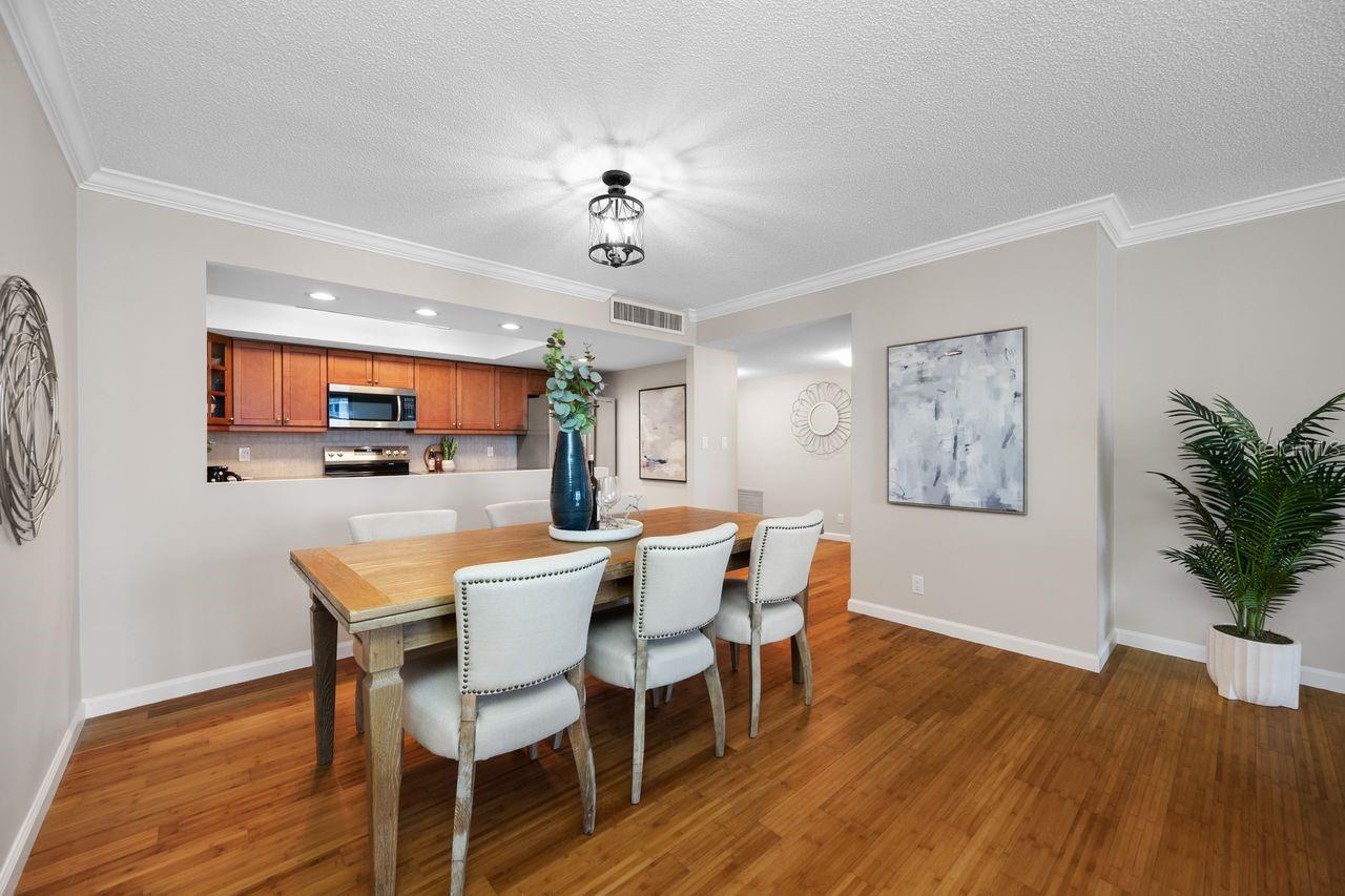 Image 10 of 38 For 100 Oakmont Lane 402