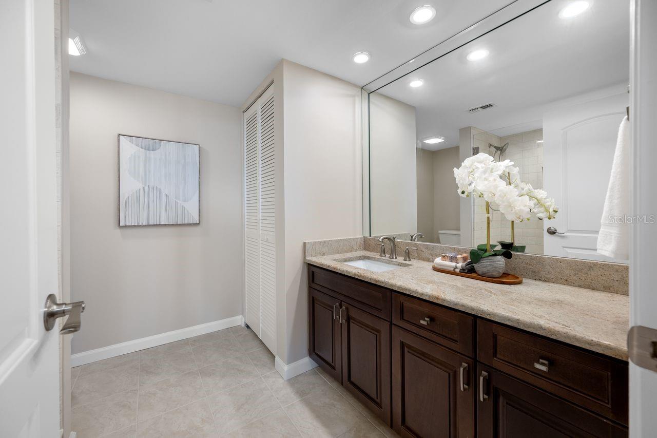 Image 18 of 38 For 100 Oakmont Lane 402