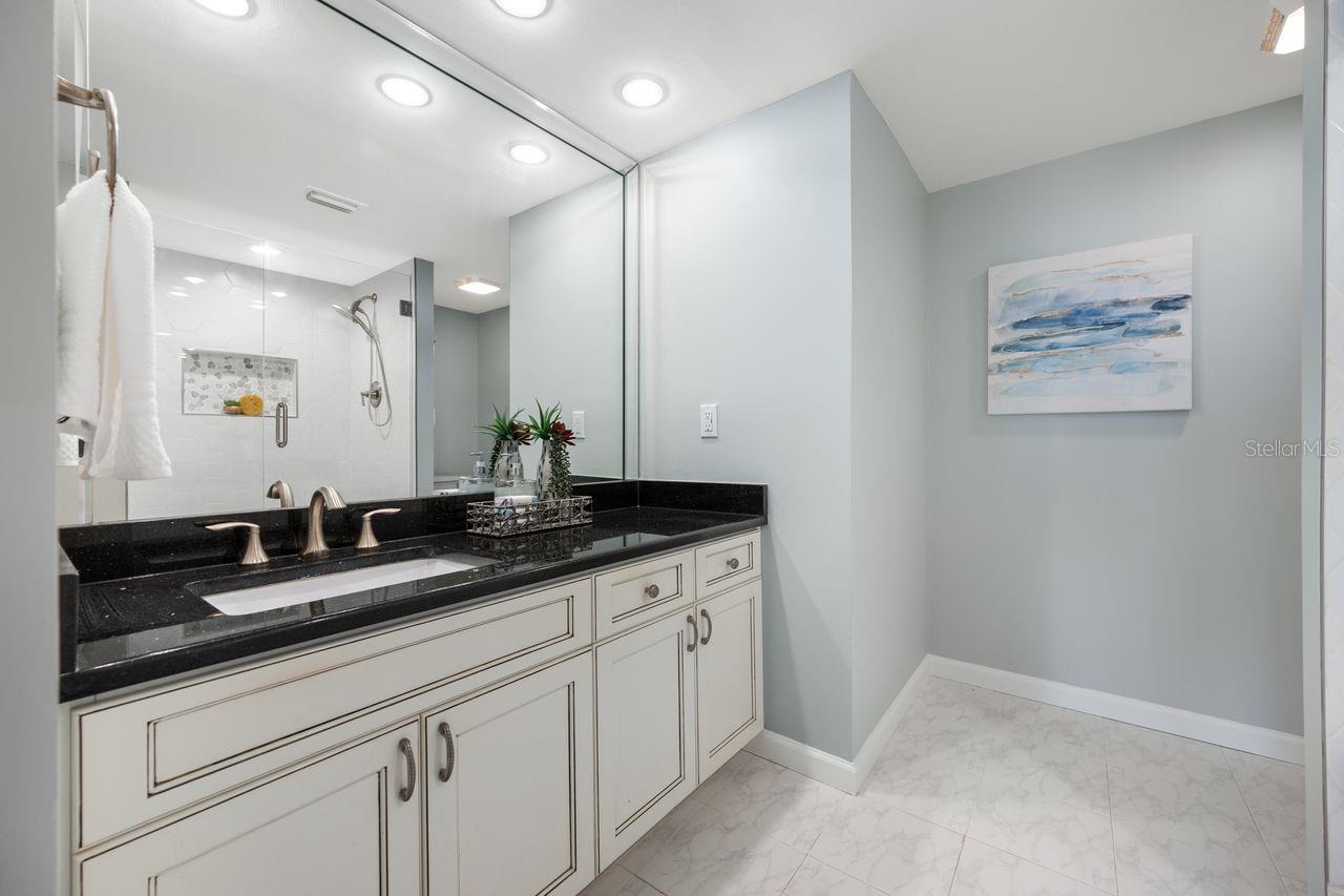 Image 19 of 38 For 100 Oakmont Lane 402