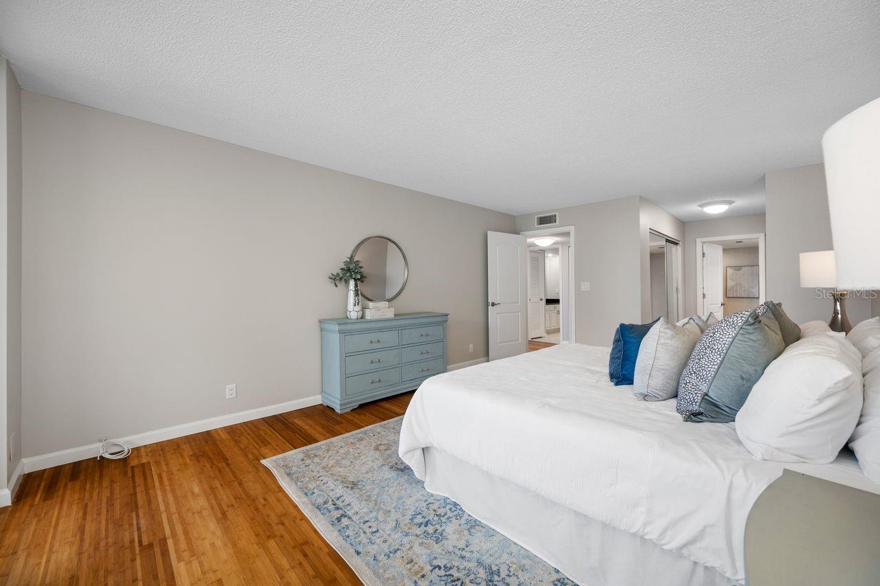 Image 20 of 38 For 100 Oakmont Lane 402